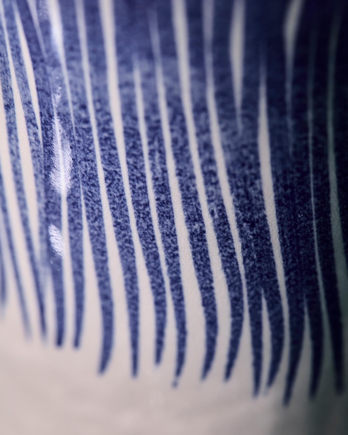 Entdecken Sie die handgefertigten HDDiva Tassen von House Doctor in Off-White und Blau. Perfekt für jeden Anlass und ein stilvolles Highlight auf Ihrem Tisch!