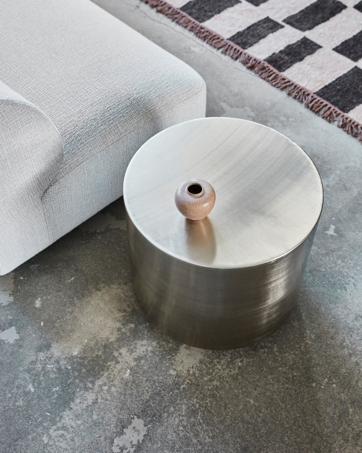 Beistelltisch, HDStep, Gebürstetes Silber-Finish in Brushed silver finish präsentiert im Onlineshop von KAQTU Design AG. Beistelltisch ist von House Doctor
