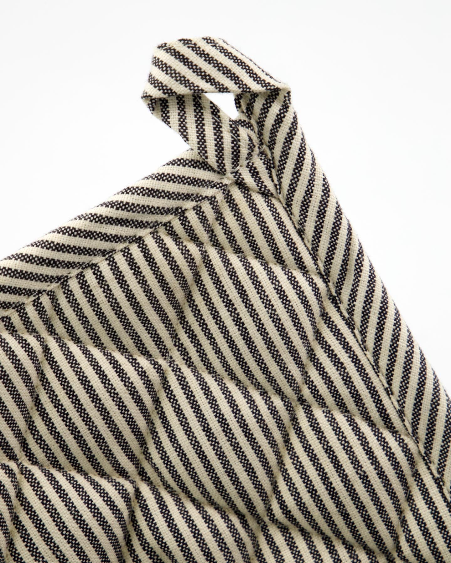 Sichern Sie sich die stilvollen Topflappen HDChef in Dunkelgrau von House Doctor – praktische Eleganz und langlebiger Hitzeschutz für Ihre Küche.