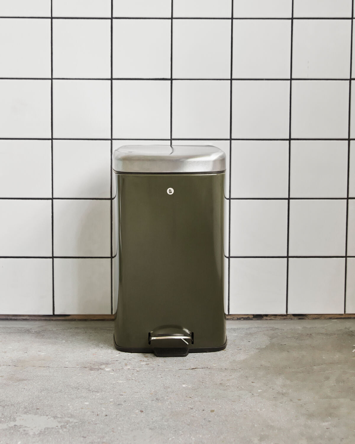 Eleganter Mülleimer in tiefgrün von House Doctor, ideal für umweltbewusste Haushalte und modernes Wohndesign.