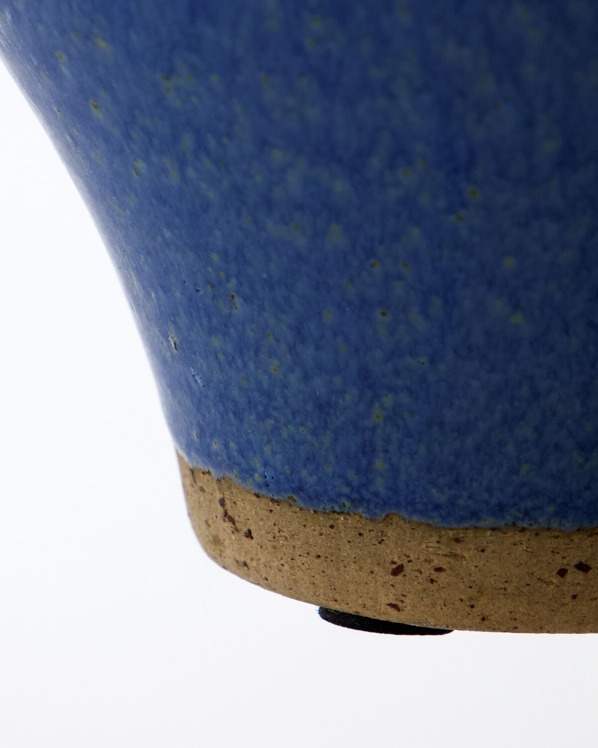 Stilvolle blaue Vase von House Doctor, HDKolo, perfekt für kreative Blumenarrangements und als modernes Deko-Highlight in jedem Zuhause.