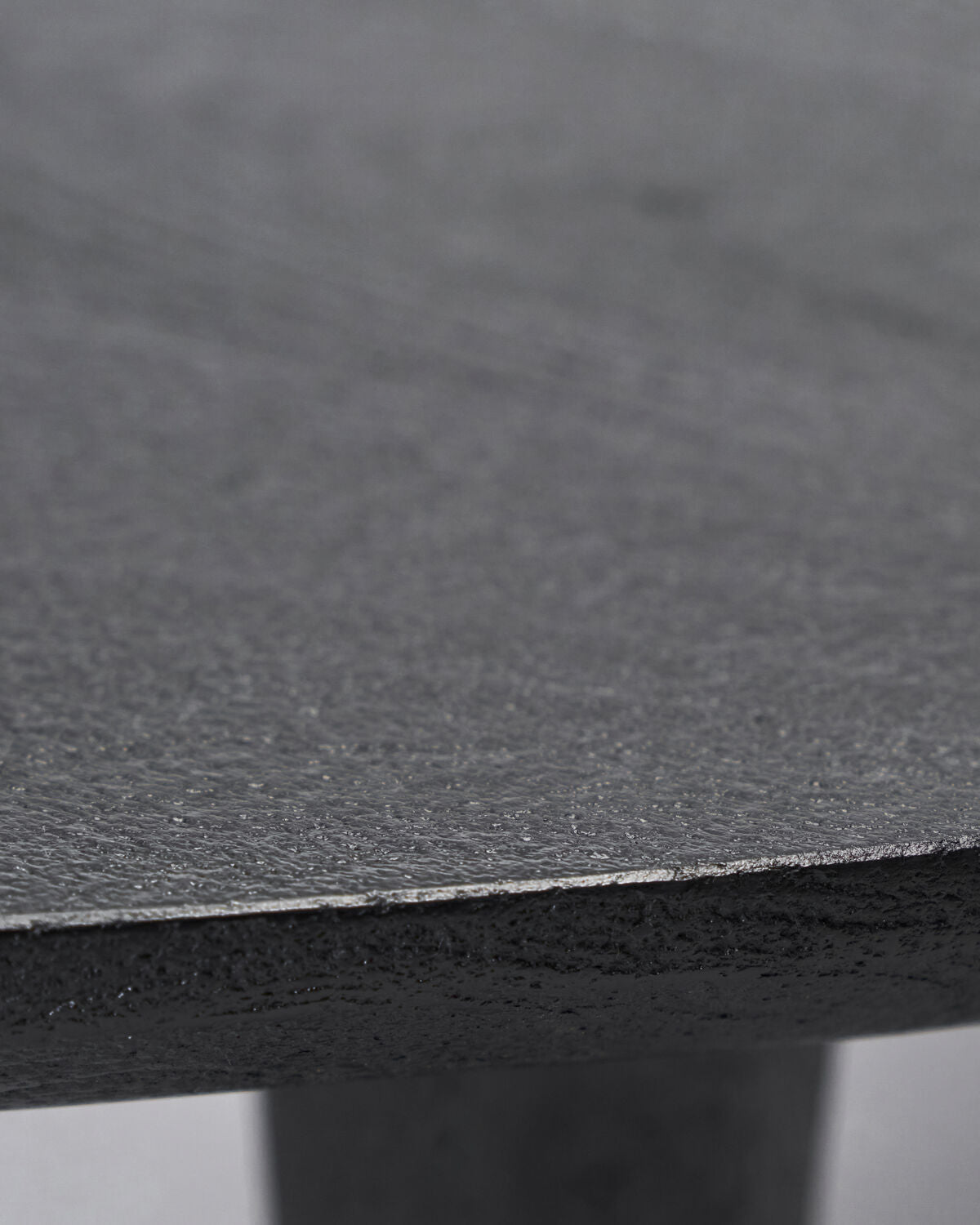 Moderner Couchtisch HDZanzi in Schwarz von House Doctor, perfekt für zeitgemäße Wohnstile und als Blickfang im Wohnzimmer.