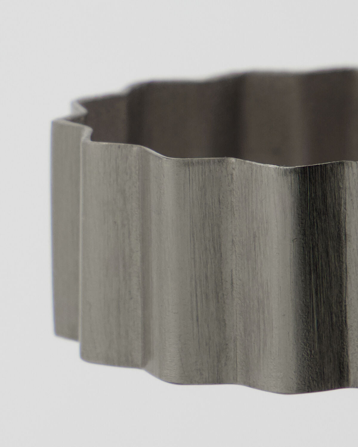 Schlichte und moderne Serviettenringe in edlem Silber-Finish von House Doctor, perfekt für festliche Anlässe und elegante Tischgestaltungen.