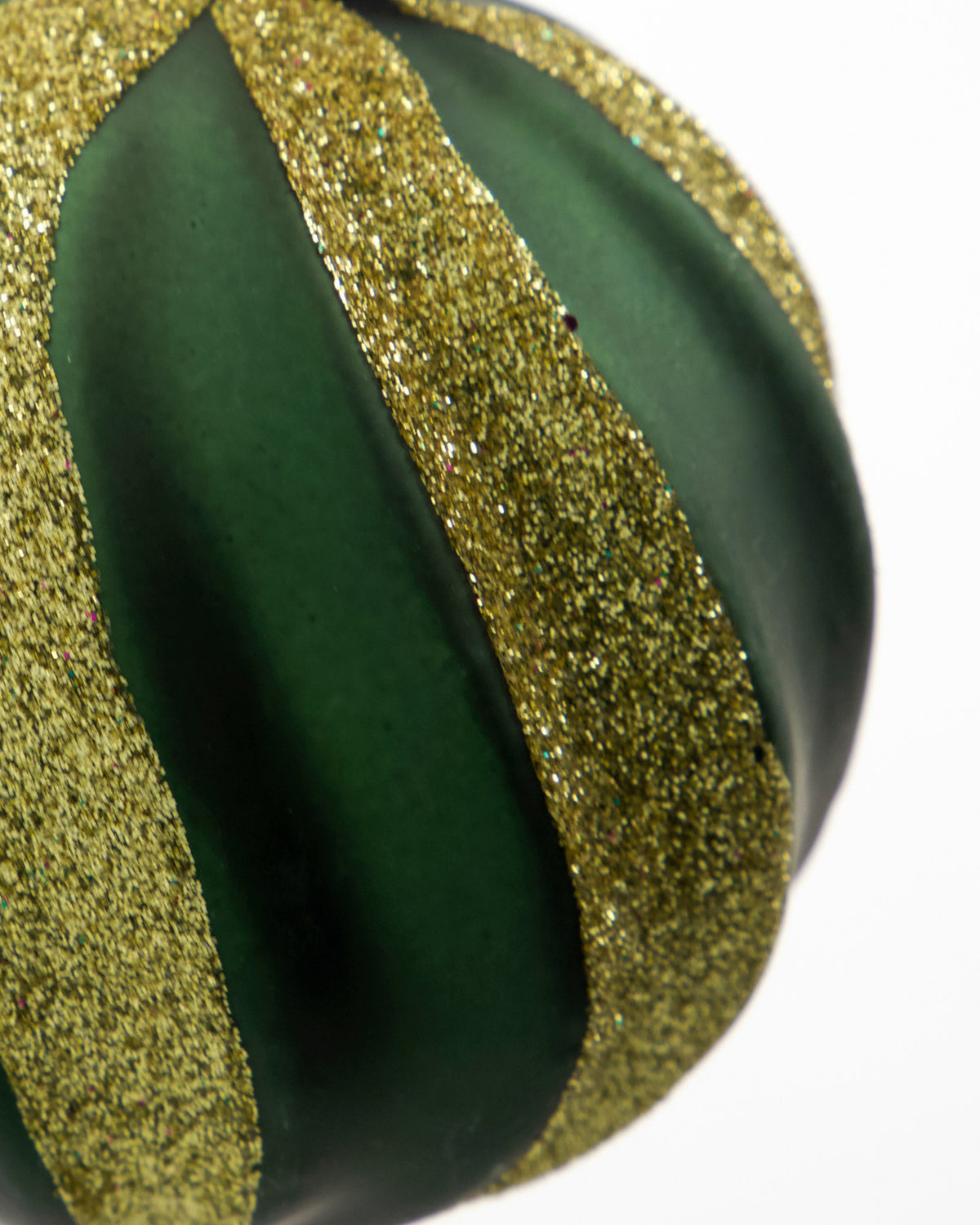 Weihnachtsschmuck, HDSwirl, Grün in Green präsentiert im Onlineshop von KAQTU Design AG. Ornament ist von House Doctor