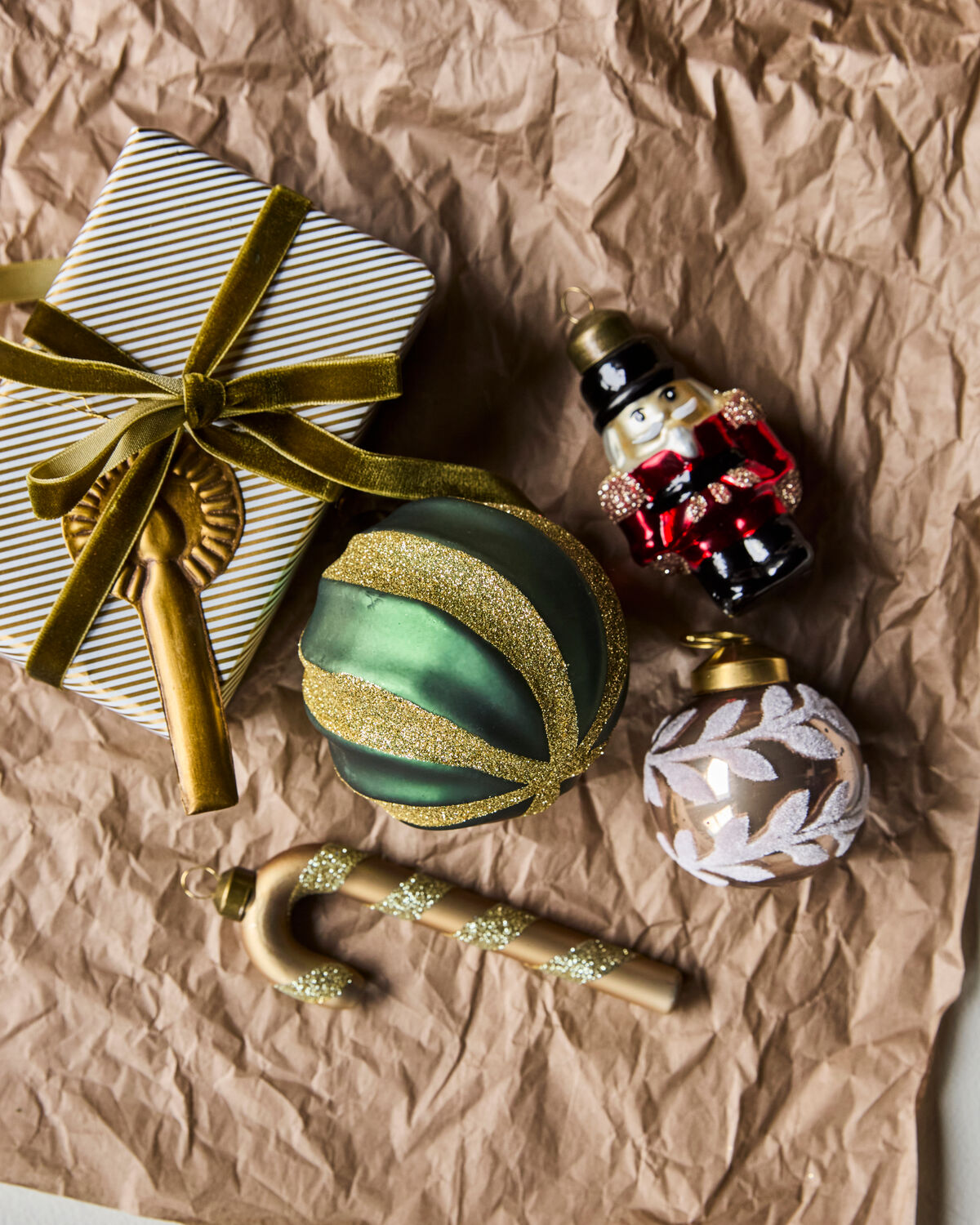 Eleganter grüner Weihnachtsschmuck HDSwirl von House Doctor, ideal für festliche Dekoration und stimmungsvolle Akzente in Ihrem Zuhause.