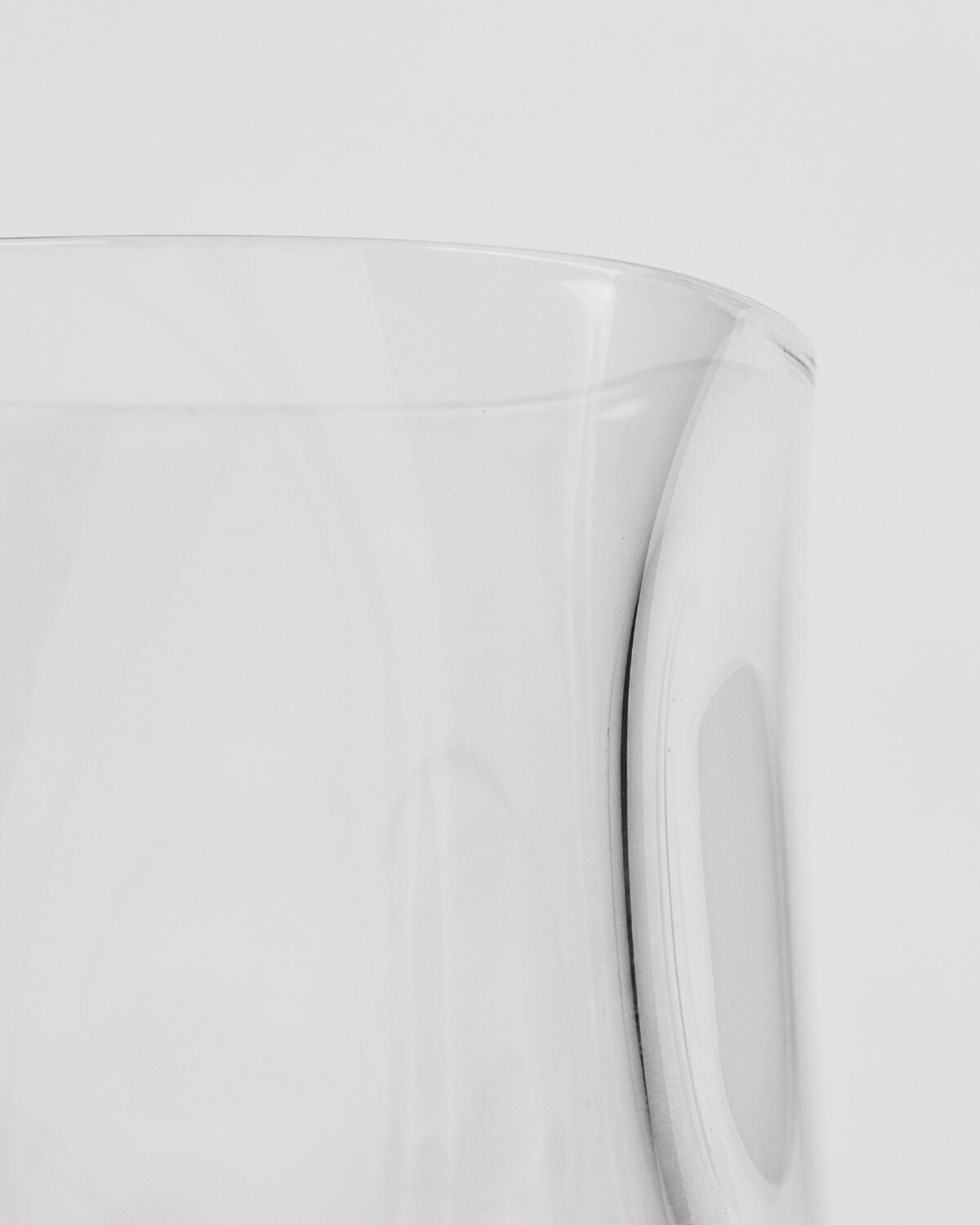 Schlichtes und modernes Trinkglas von House Doctor, perfekt für jede Gelegenheit und verleiht jedem Tisch einen Hauch von Eleganz.