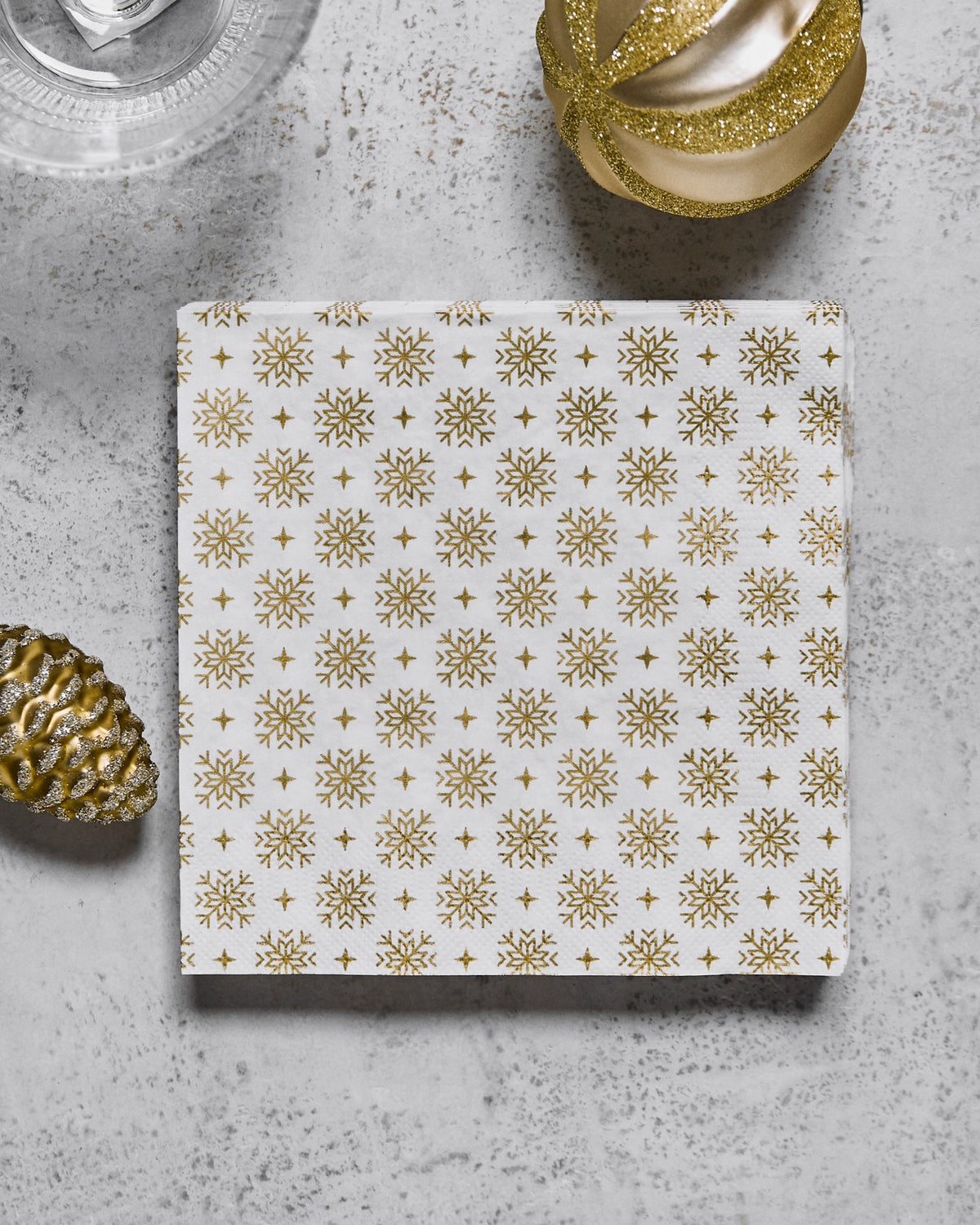 Servietten, HDSnowflakes, Weiß, Gold in White präsentiert im Onlineshop von KAQTU Design AG. Weihnachtszubehör ist von House Doctor