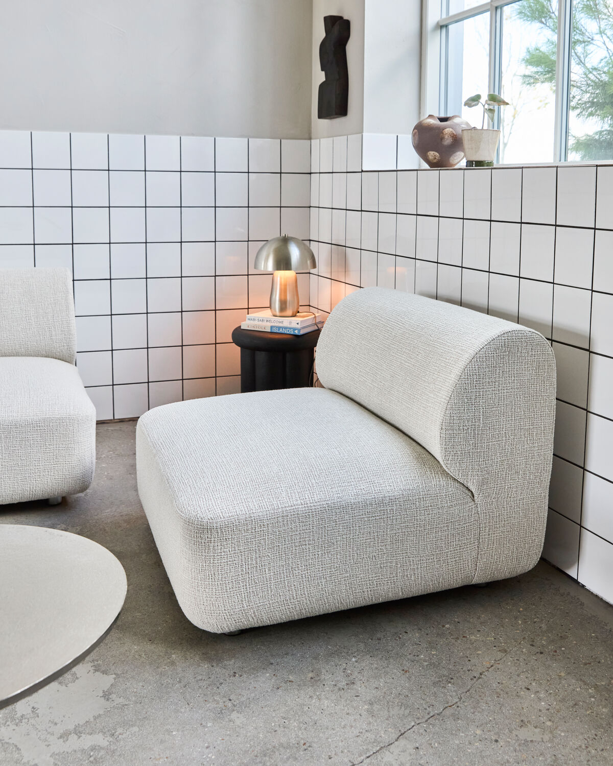 Elegantes 1-Sitzer Sofa in Off-White von House Doctor, ideal für stilvolle Wohnräume und gemütliche Entspannung.