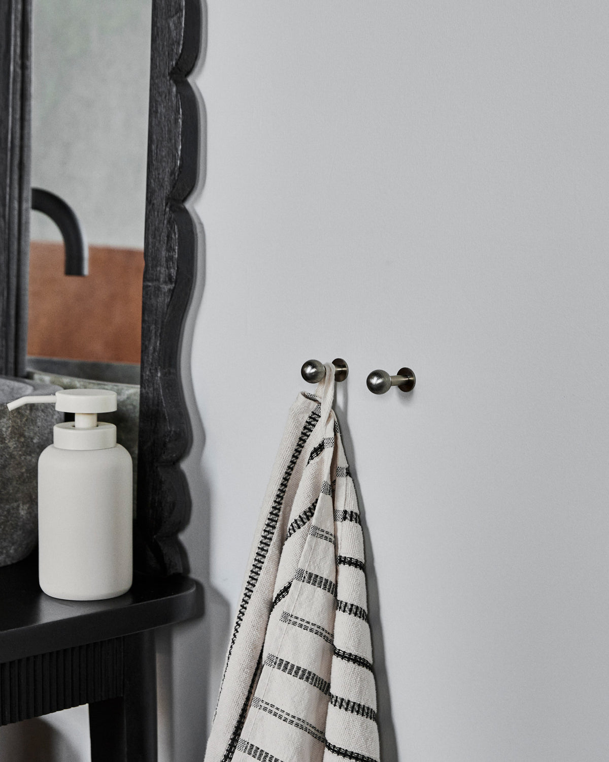 Haken, HDBall, Silber-Finish in Silver finish präsentiert im Onlineshop von KAQTU Design AG. Kleiderhaken ist von House Doctor