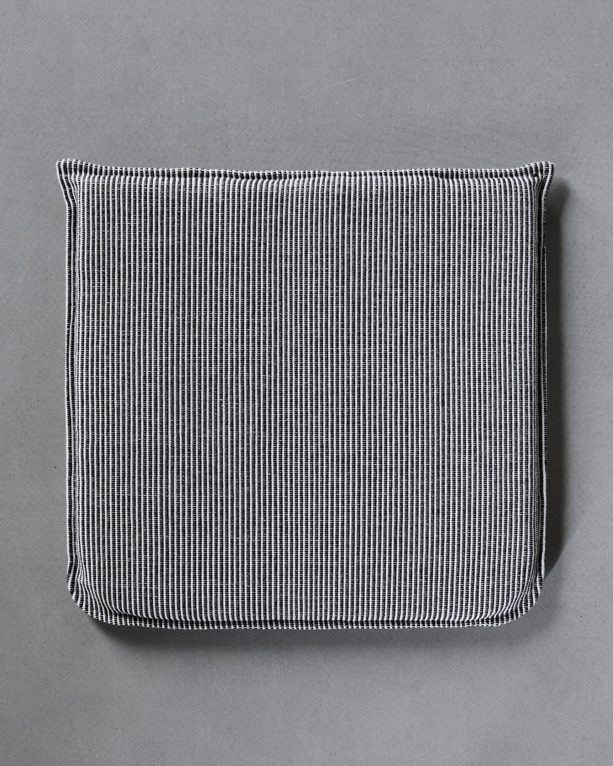 Sitzkissen, HDCuun, Schwarz, Off-White in Black präsentiert im Onlineshop von KAQTU Design AG. Sitzkissen ist von House Doctor