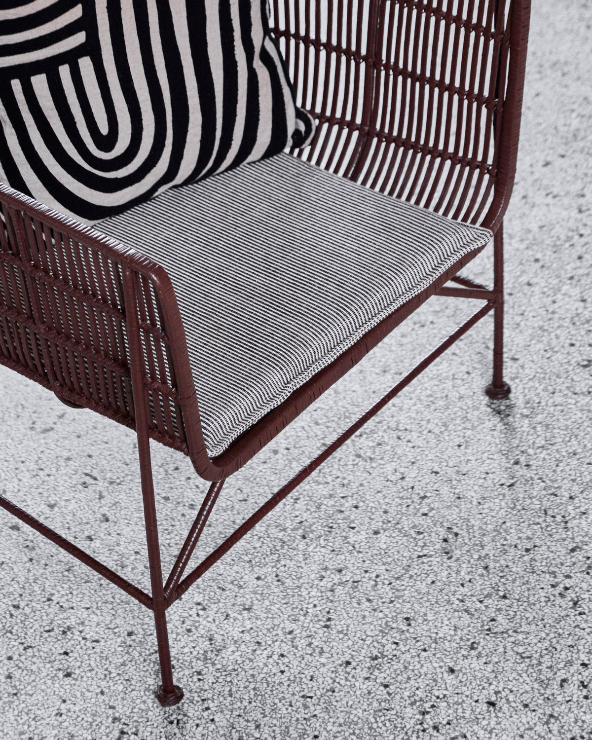 Sitzkissen, HDCuun, Schwarz, Off-White in Black präsentiert im Onlineshop von KAQTU Design AG. Sitzkissen ist von House Doctor