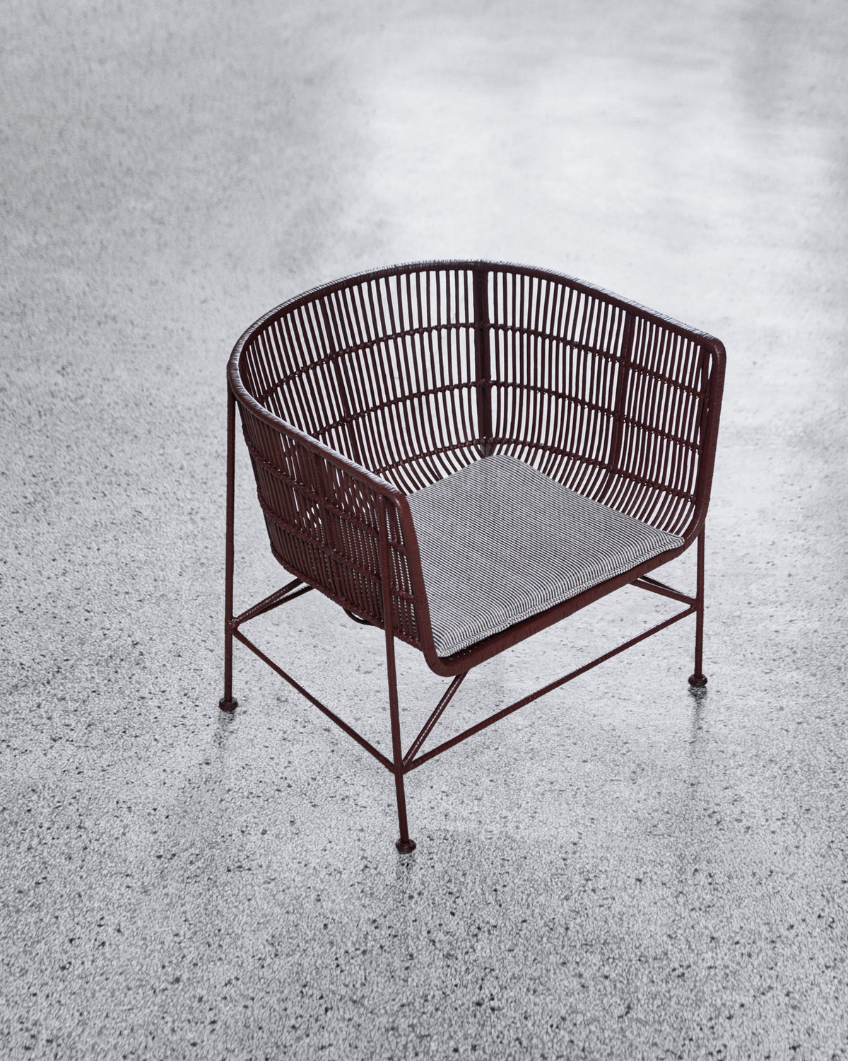 Loungesessel, HDCuun, Maulbeere in Mulberry präsentiert im Onlineshop von KAQTU Design AG. Sessel ist von House Doctor