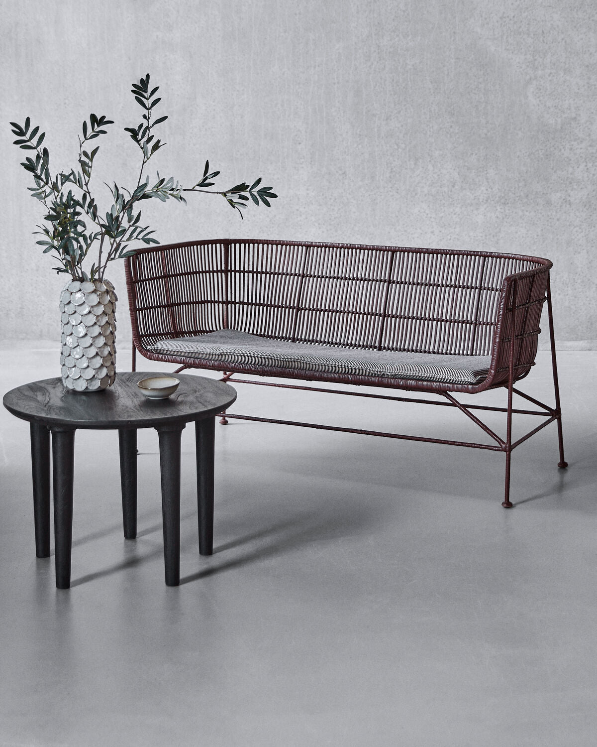 Loungesofa, HDCuun, Maulbeere in Mulberry präsentiert im Onlineshop von KAQTU Design AG. 2er Sofa ist von House Doctor