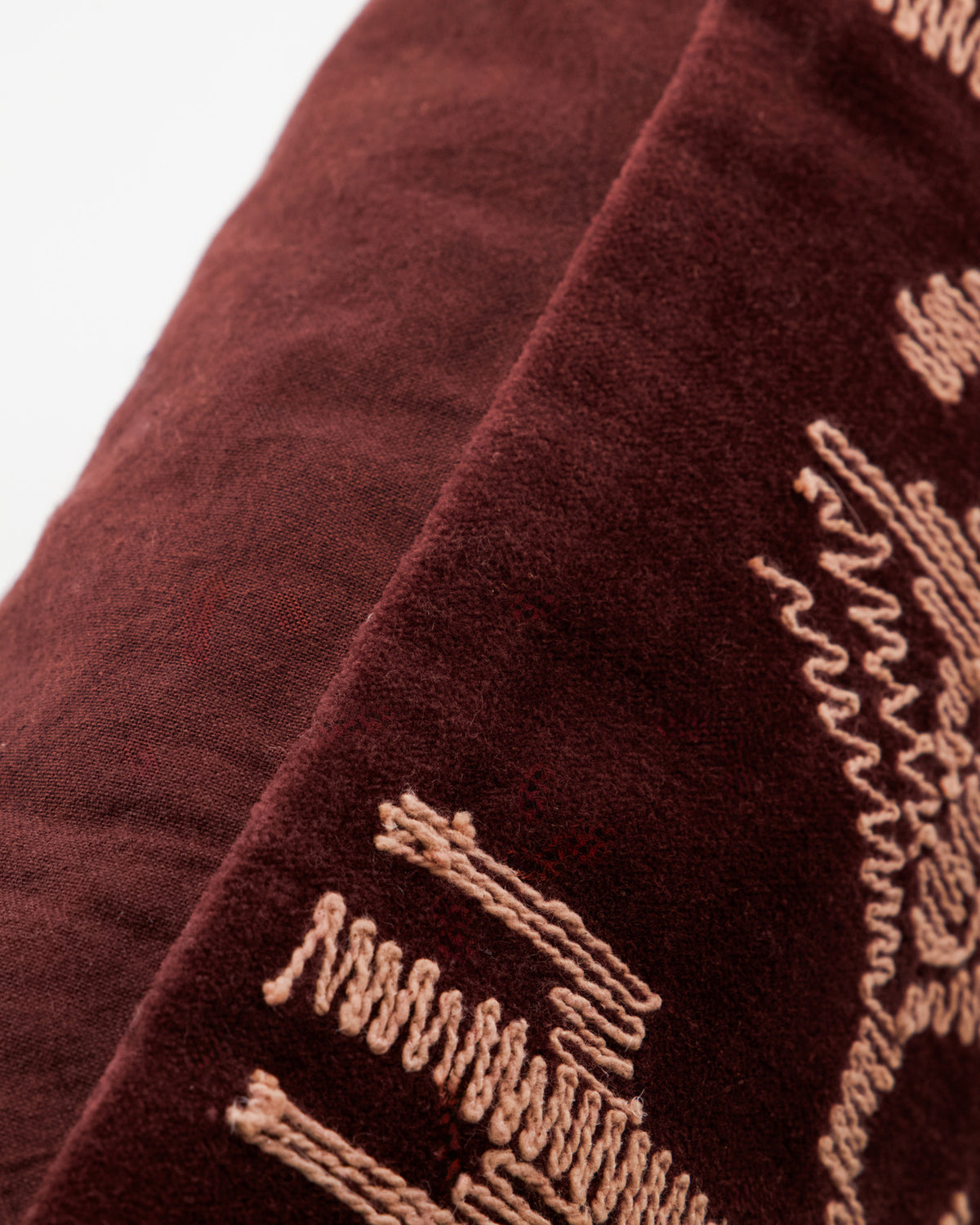 Kissen, HDHarlov, Bitterschokolade in Bitter chocolate präsentiert im Onlineshop von KAQTU Design AG. Deko Kissenbezug ist von House Doctor