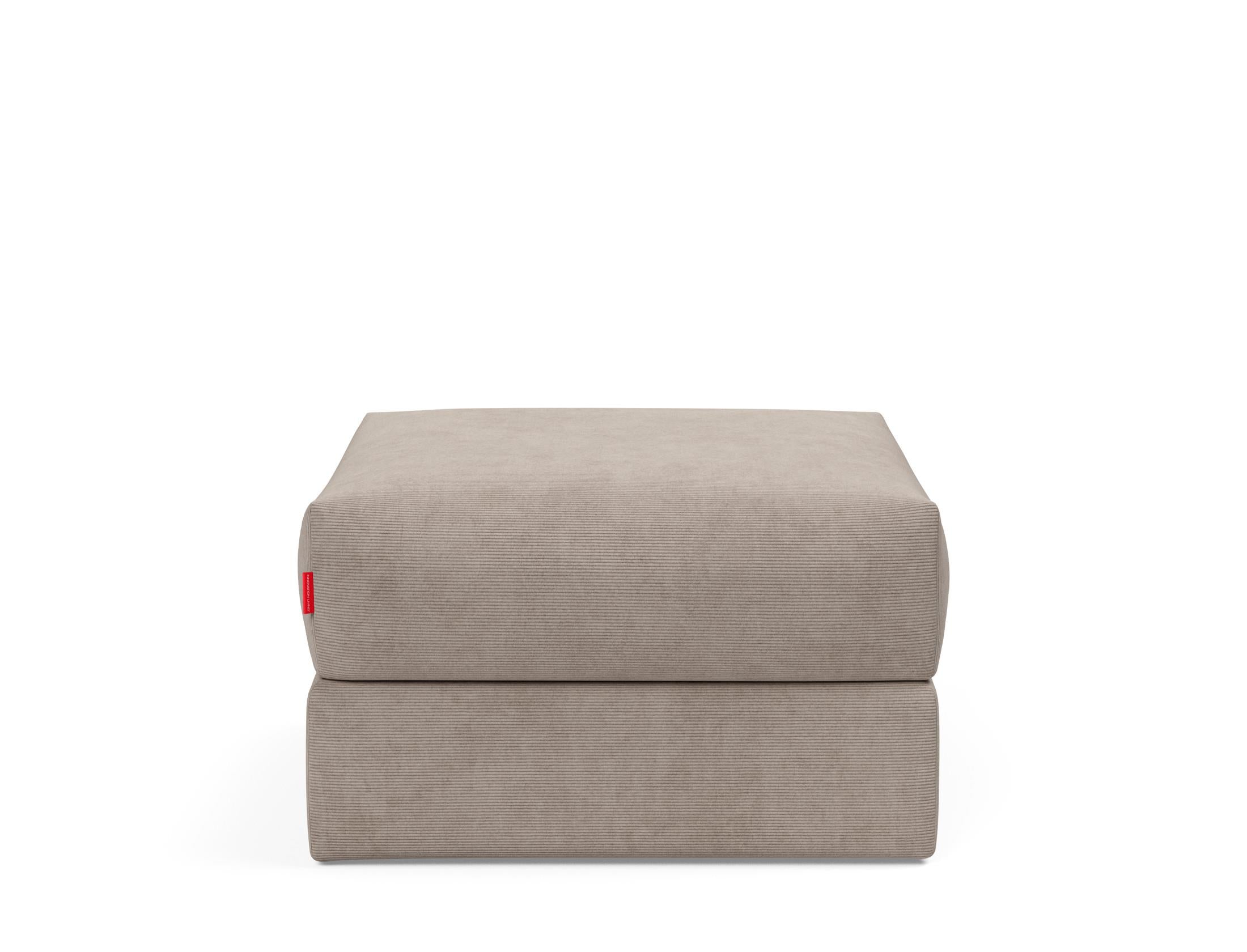 Der Cornila Puff von Innovation Living: Stilvoller Hocker mit skandinavischem Design, ideal für zusätzlichen Sitzplatz und als dekoratives Element.