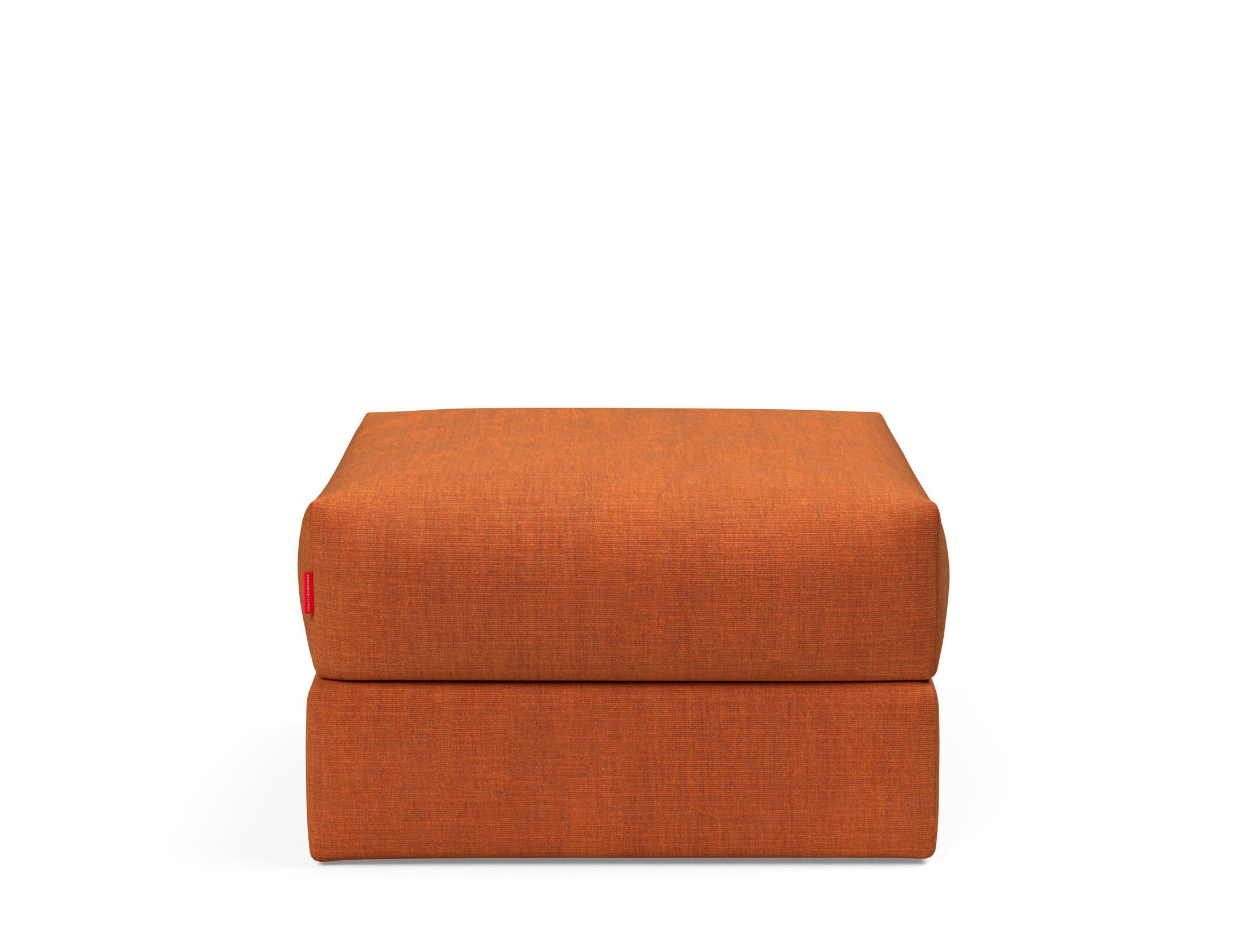 Der Cornila Puff von Innovation Living bietet stilvolle Vielseitigkeit und Komfort – perfekt als Sitzgelegenheit oder schickes Wohnaccessoire.