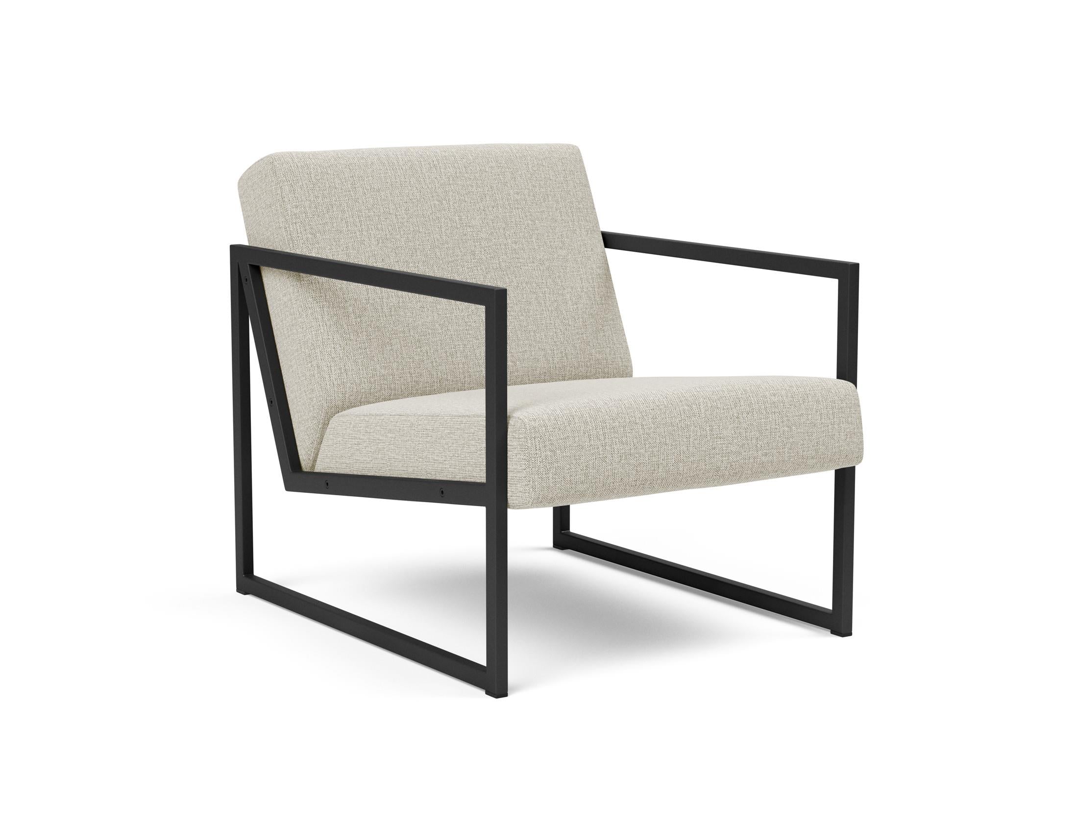 Entdecken Sie den Vikko Sessel mit Armlehnen von Innovation Living – stilvoll, bequem und perfekt für jedes moderne Zuhause.