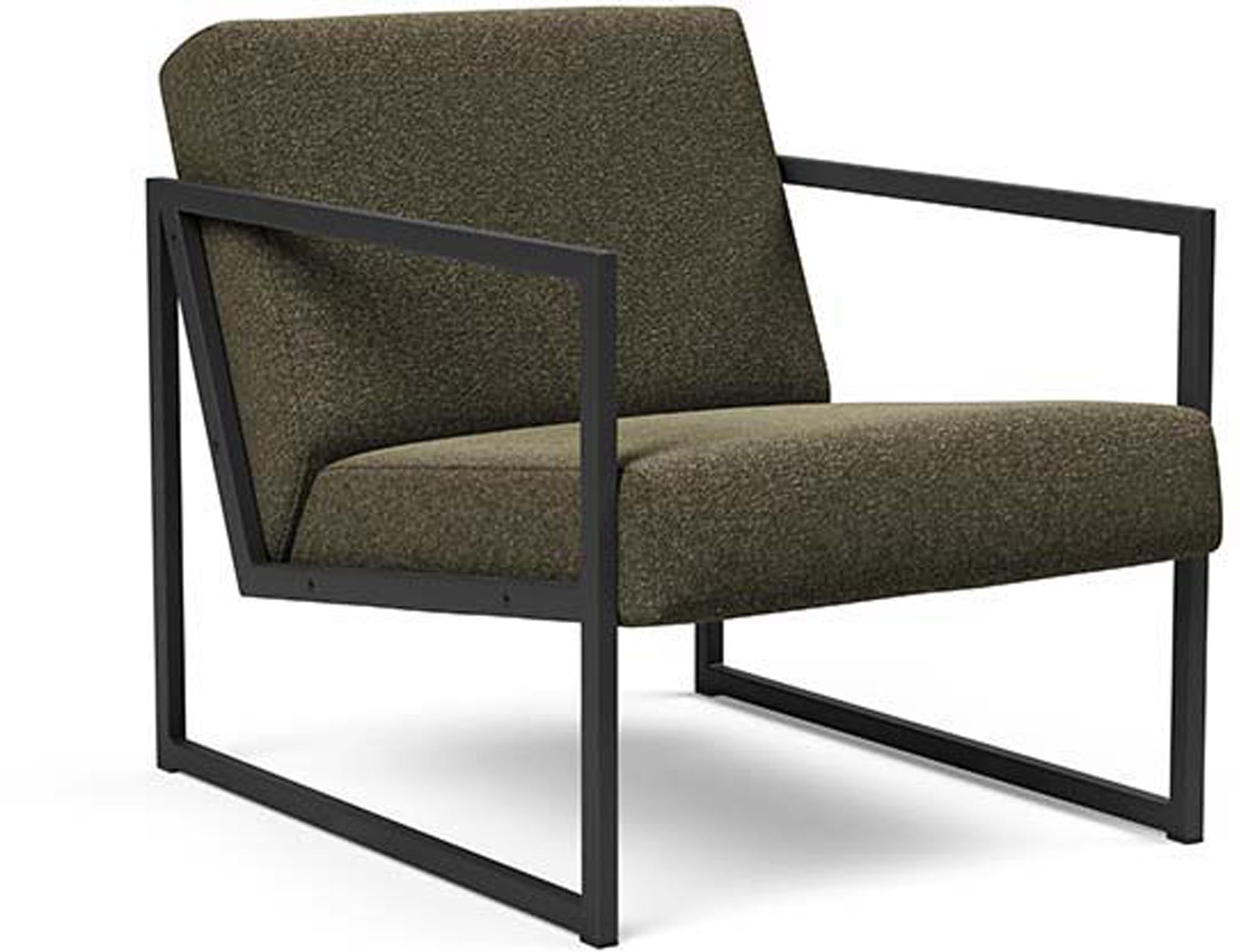 Erleben Sie den Vikko Sessel mit Armlehnen von Innovation Living: modernes Design, robustes Stahlgestell und optimaler Sitzkomfort für jeden Raum.