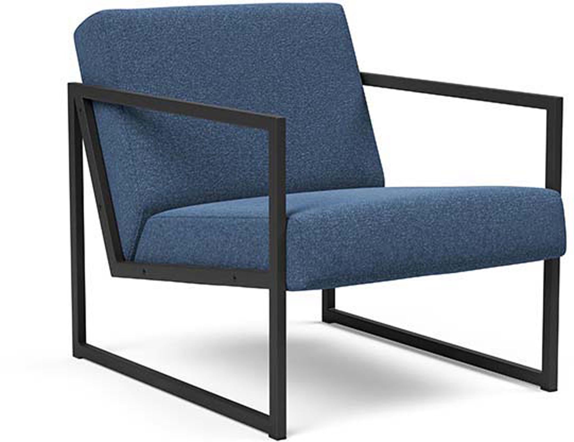 Entdecken Sie den Vikko Sessel mit Armlehnen von Innovation Living: stilvolles Design, langlebige Materialien und ergonomischer Komfort für Ihr Zuhause.