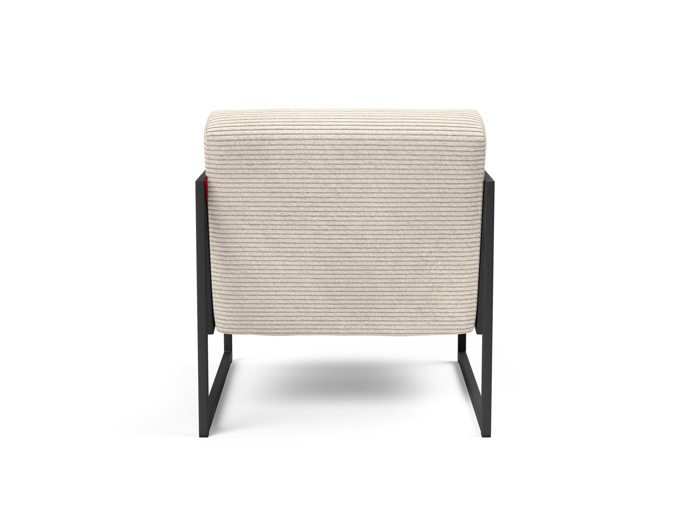 Entdecken Sie den Vikko Sessel mit Armlehnen von Innovation Living: stilvolles Design, langlebige Materialien und ergonomischer Komfort für Ihr Zuhause.