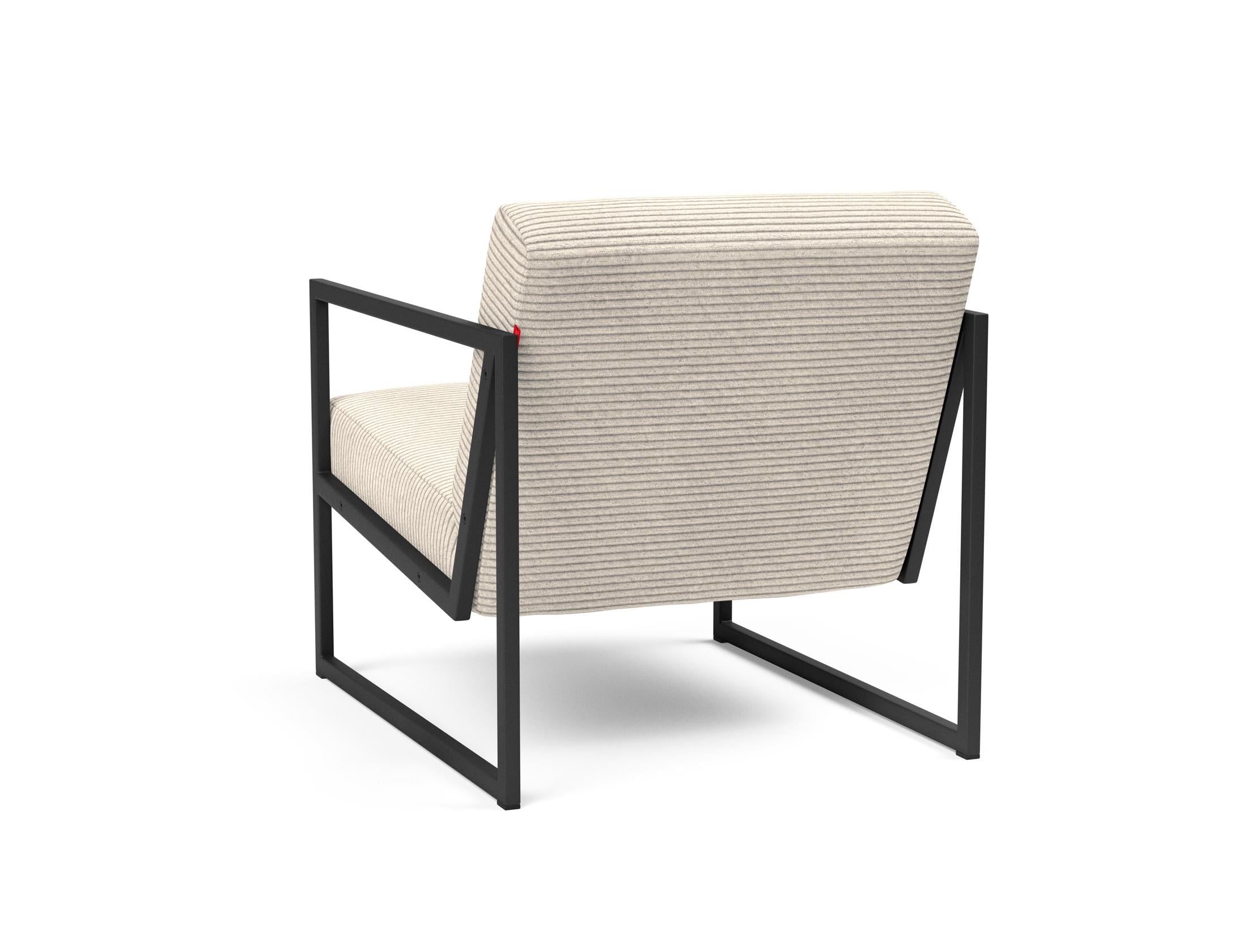 Entdecken Sie den Vikko Sessel mit Armlehnen von Innovation Living: stilvolles Design, langlebige Materialien und ergonomischer Komfort für Ihr Zuhause.