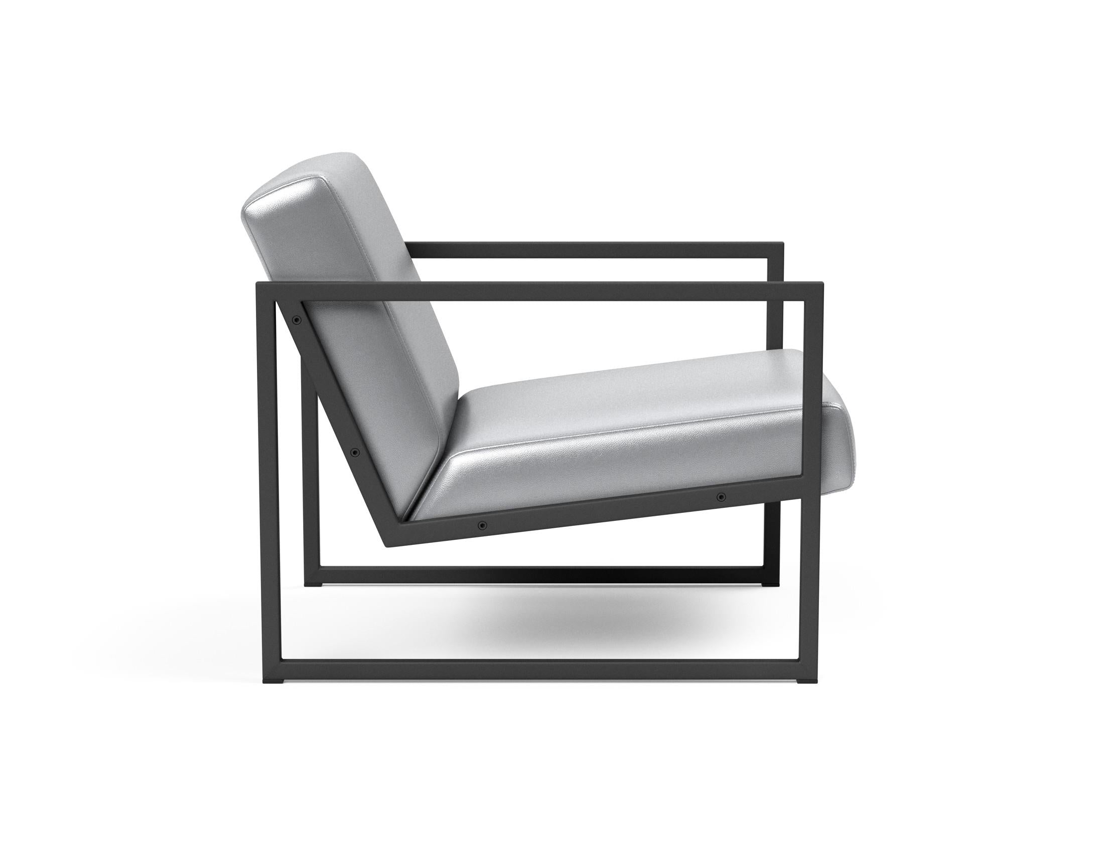 Entdecken Sie den Vikko Sessel mit Armlehnen von Innovation Living – stilvoll, bequem und perfekt für jedes moderne Zuhause.