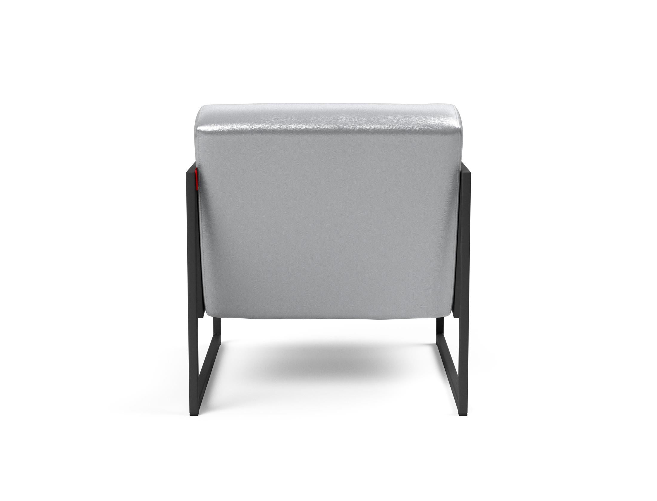 Erleben Sie den Vikko Sessel mit Armlehnen von Innovation Living – ein elegantes Möbelstück, das Komfort und modernes Design vereint.