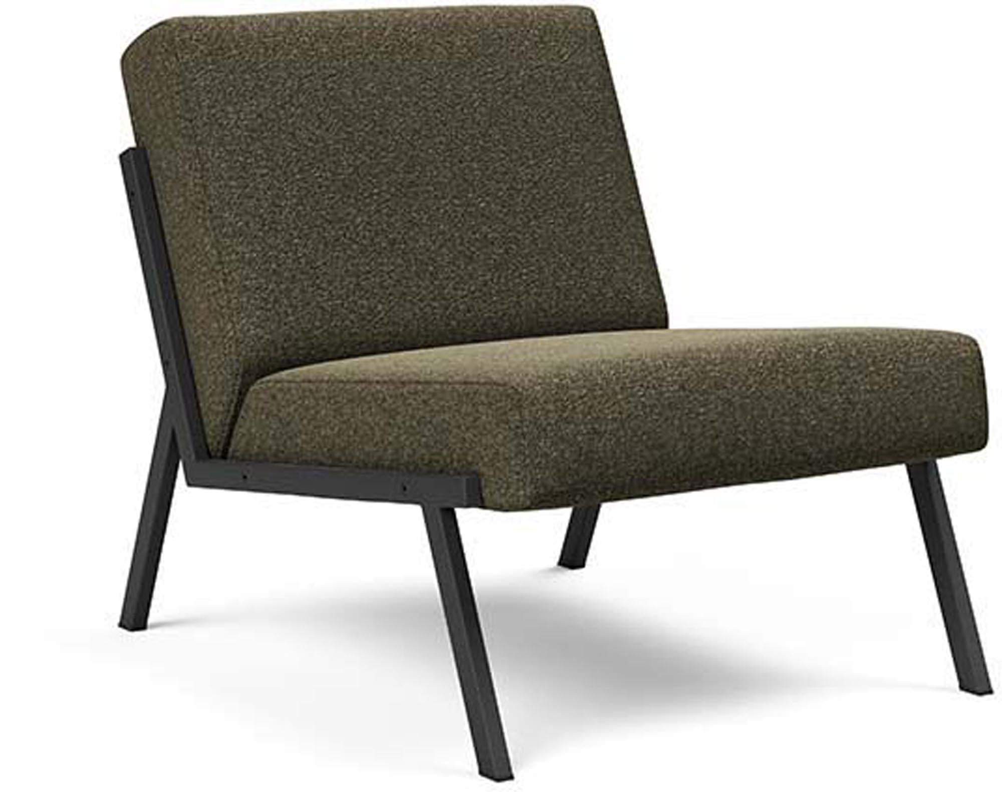 Erleben Sie den Vikko Sessel von Innovation Living: Minimalistisches Design, hohe Stabilität und individuelle Stoffwahl für Ihr Zuhause.