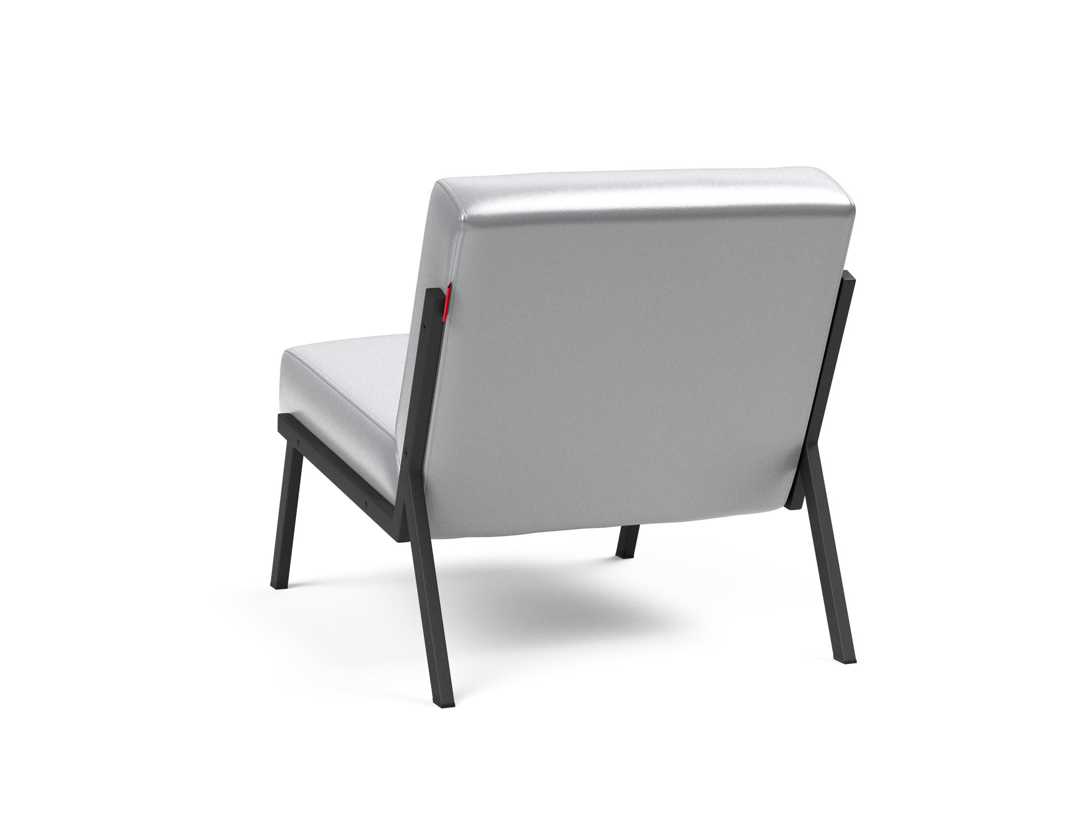 Erleben Sie den Vikko Sessel von Innovation Living – minimalistisches Design, hoher Komfort und umweltfreundliche Produktion für jeden Raum.