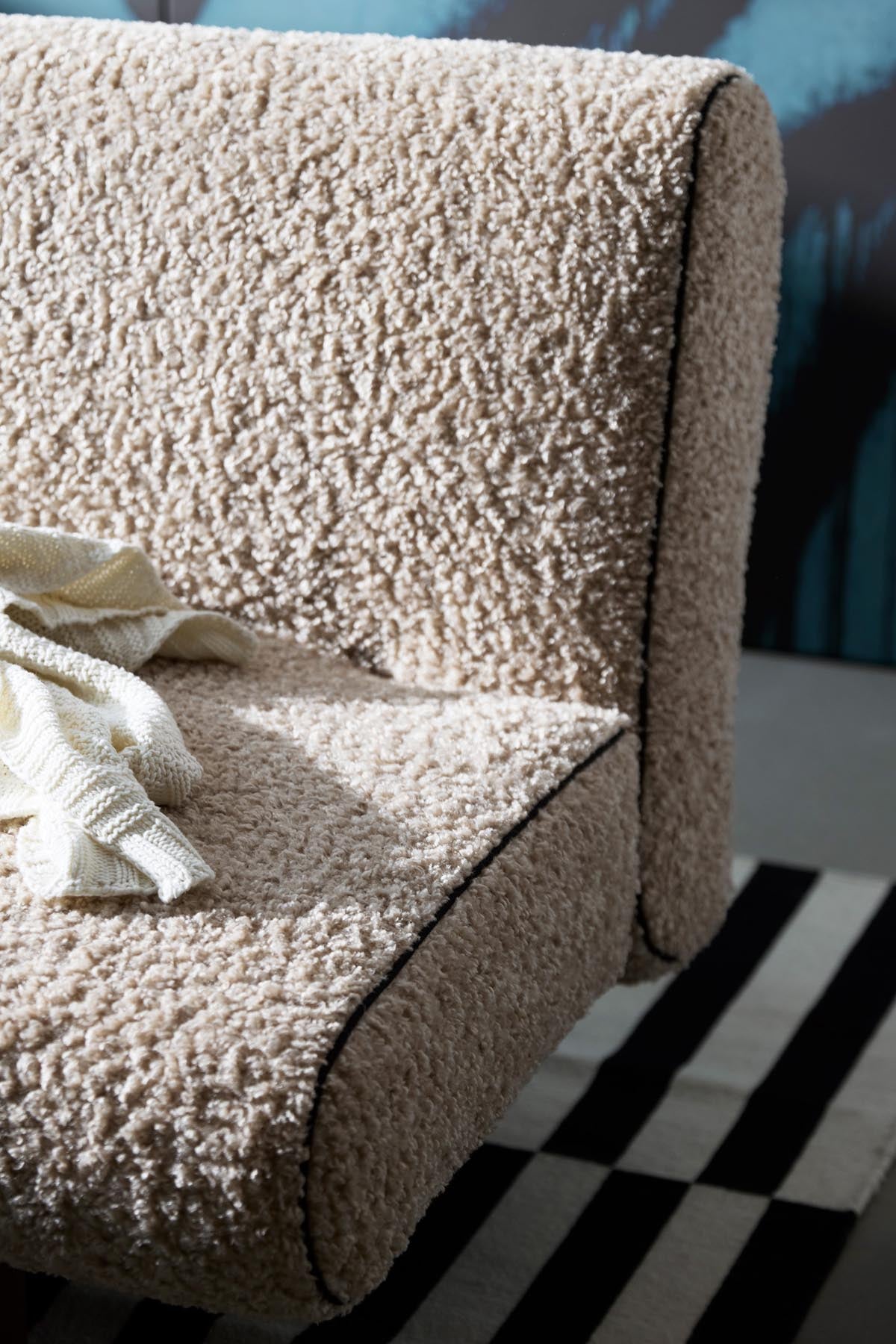 Das Unfurl Sofabett 120 von Innovation Living bietet stilvolle Flexibilität und Komfort, ideal für kleine Räume und Gästeübernachtungen.