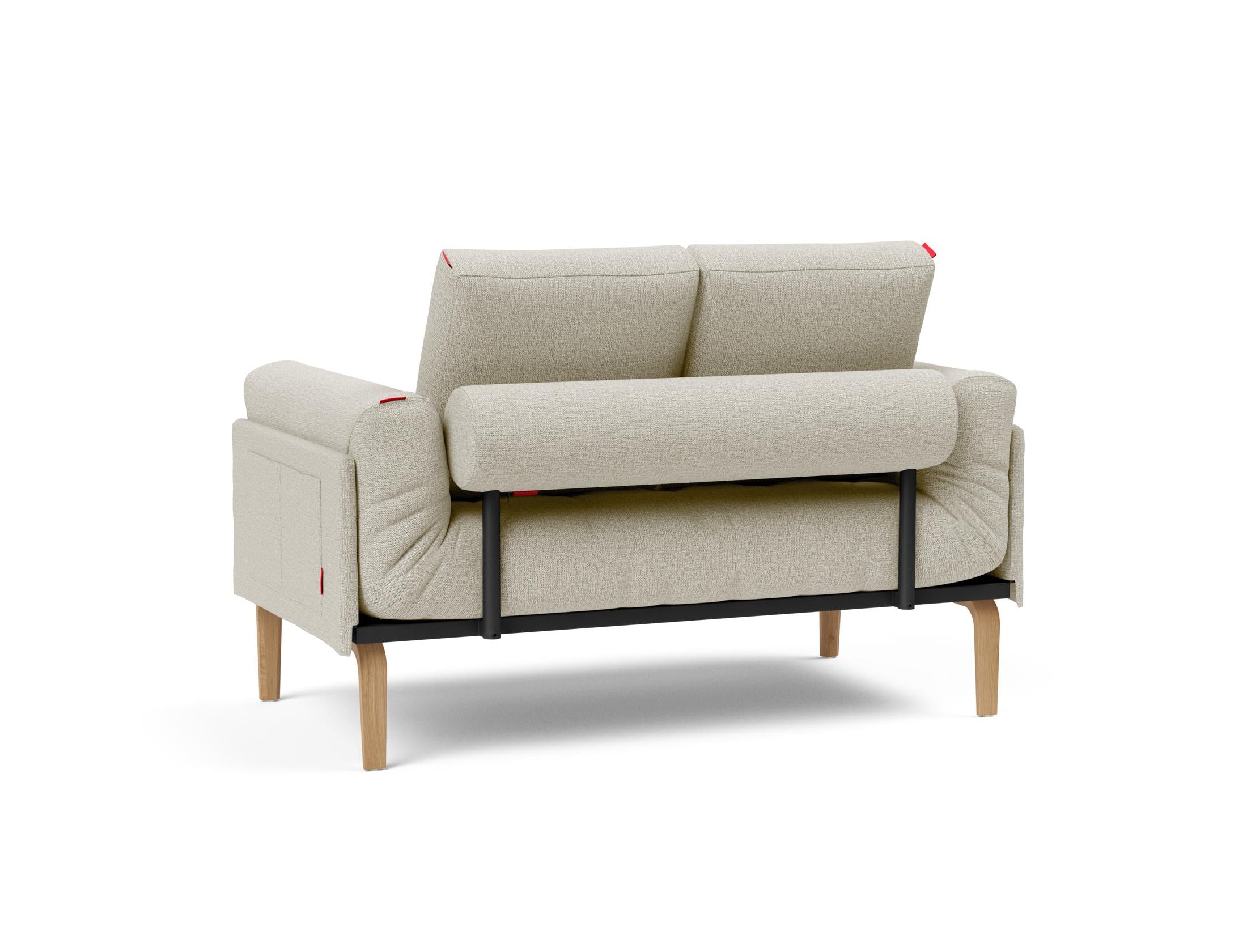 Erleben Sie das Rollo Bow Klappsofa 80 von Innovation Living – ein stilvolles, anpassbares Tagesbett, ideal für kompakte Wohnräume und Gäste.