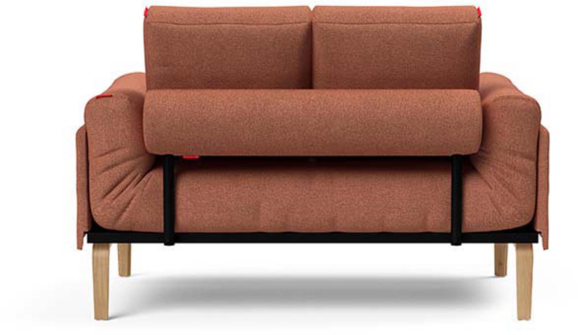 Erleben Sie das Rollo Bow Klappsofa 80 von Innovation Living – ein modernes, funktionales Möbelstück mit dem zeitlosen Cover Classic für jeden Raum.