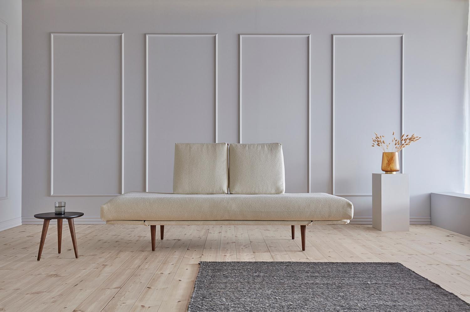 Entdecken Sie das Rollo Styletto Klappsofa 80 von Innovation Living – ein stilvolles, flexibles Sofa, perfekt für kleine Räume und vielseitige Nutzung.