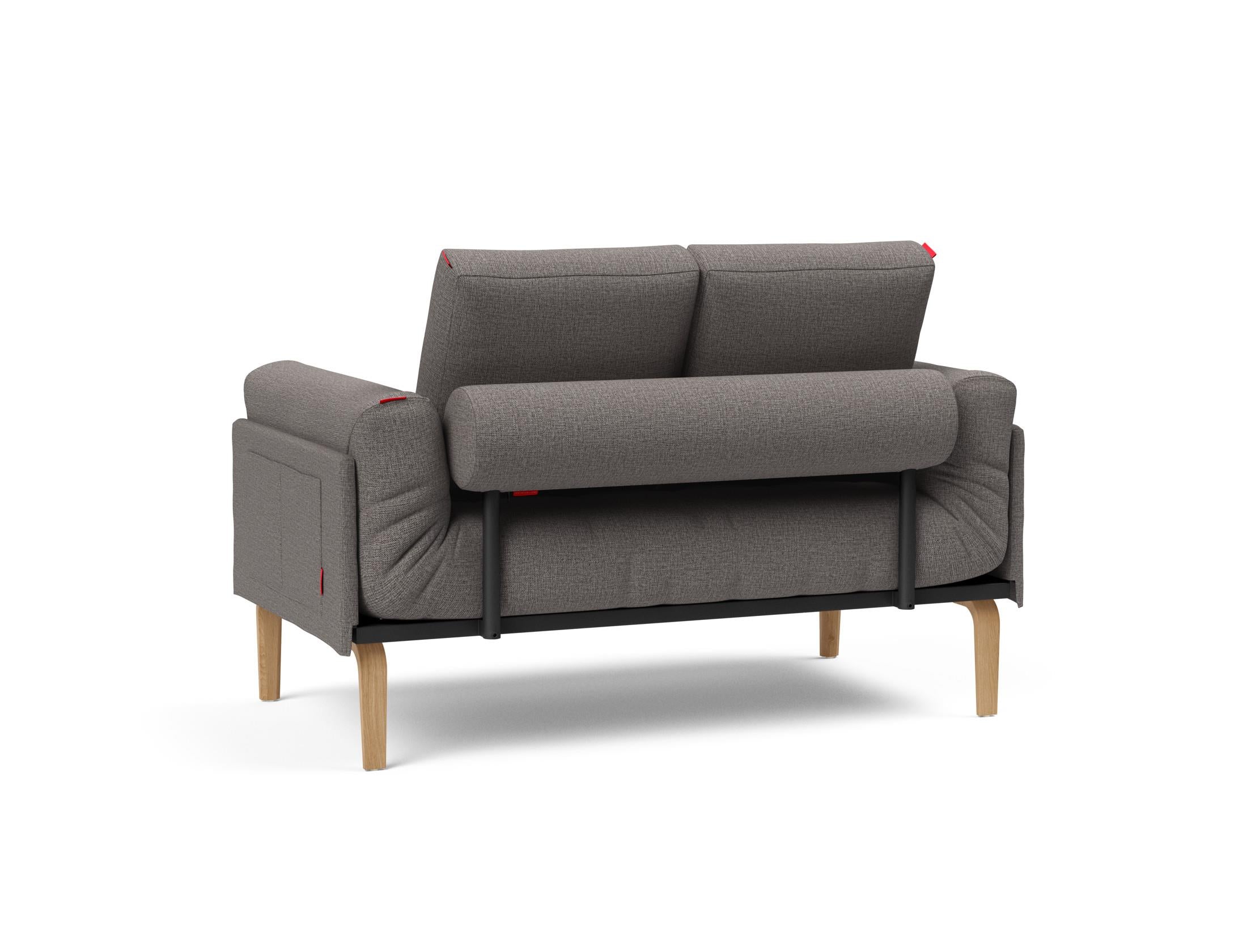 Entdecken Sie das Rollo Bow Klappsofa 80 von Innovation Living – ein elegantes, flexibles Tagesbett, das modernen Wohnkomfort auf kleinem Raum bietet.