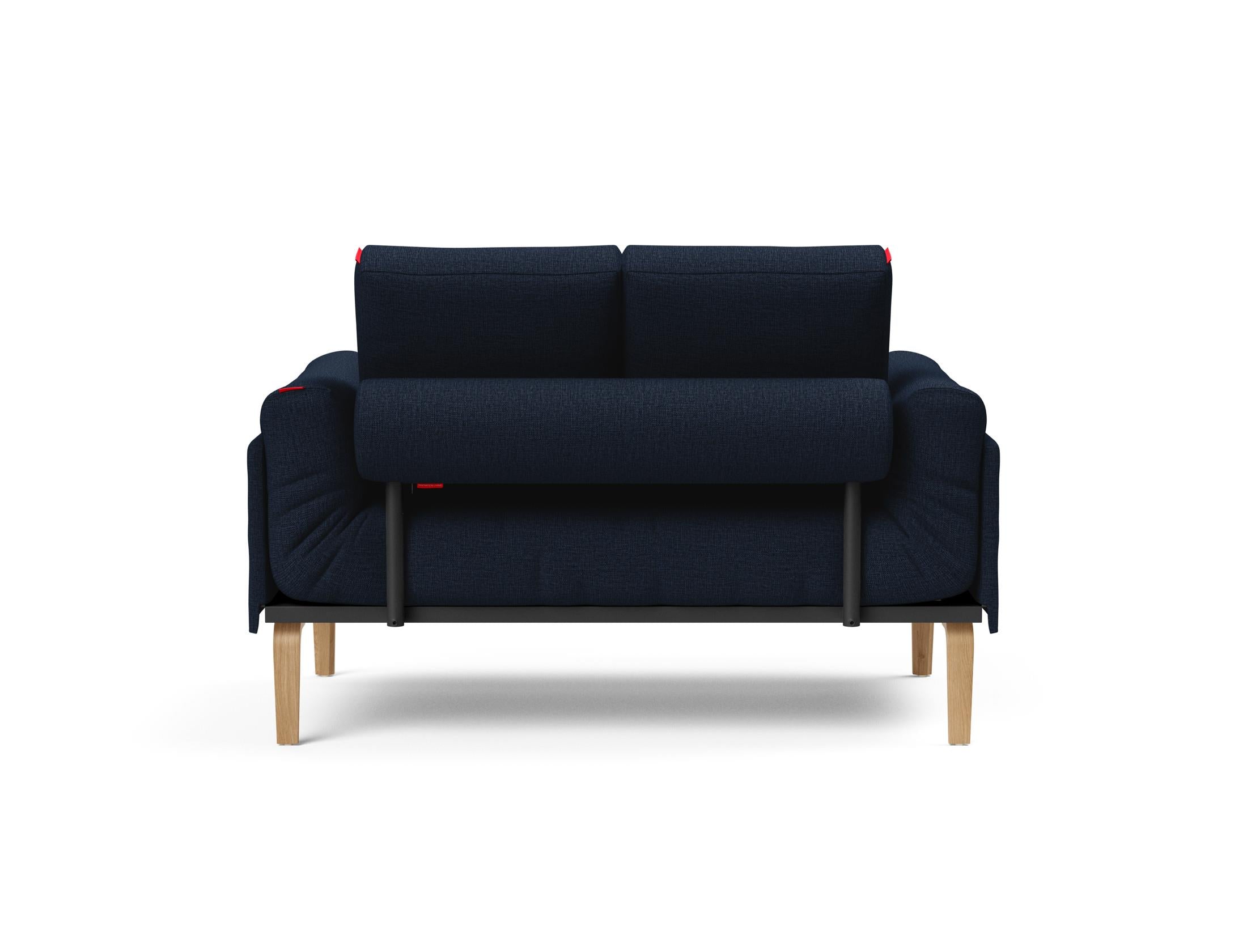 Entdecken Sie das Rollo Bow Klappsofa 80 von Innovation Living – ein elegantes, flexibles Tagesbett, das modernen Wohnkomfort auf kleinem Raum bietet.