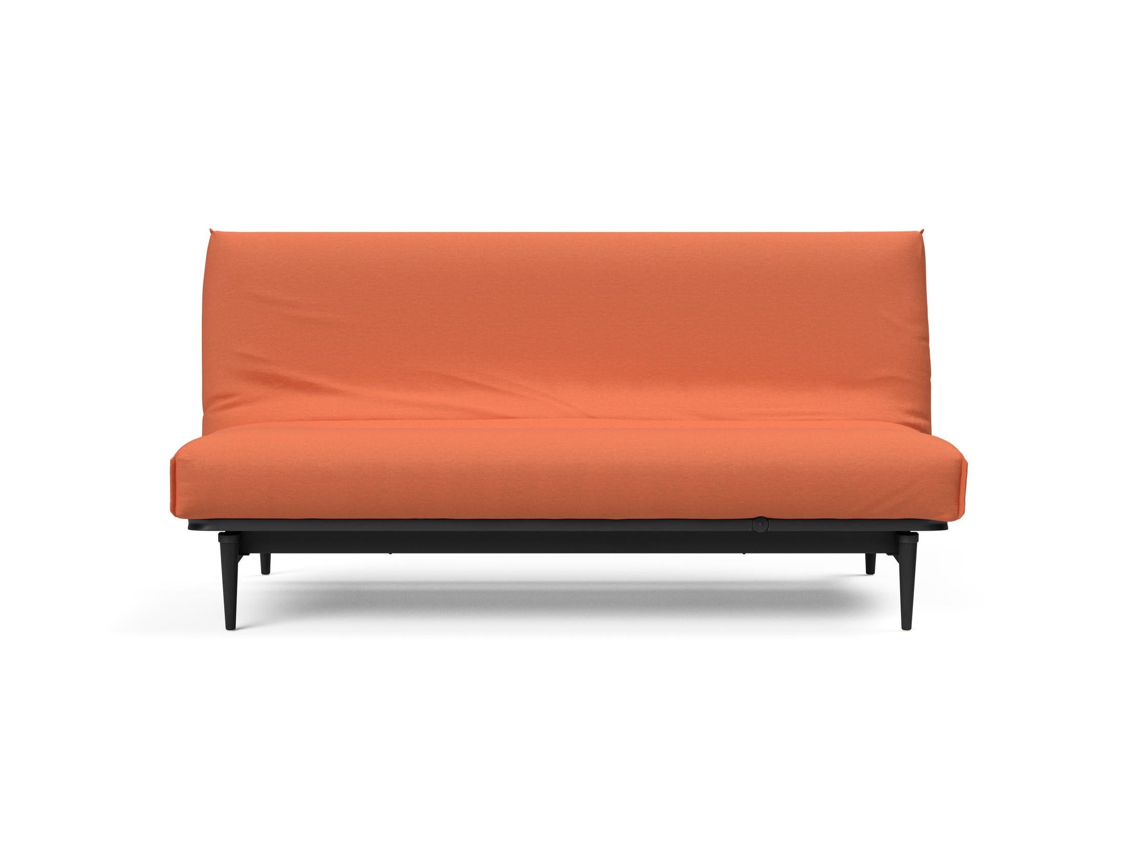 Elegantes Colpus Bettsofa in schwarzer Eiche mit Nordic Cover, perfekt für entspannte Stunden und modernes Wohndesign.