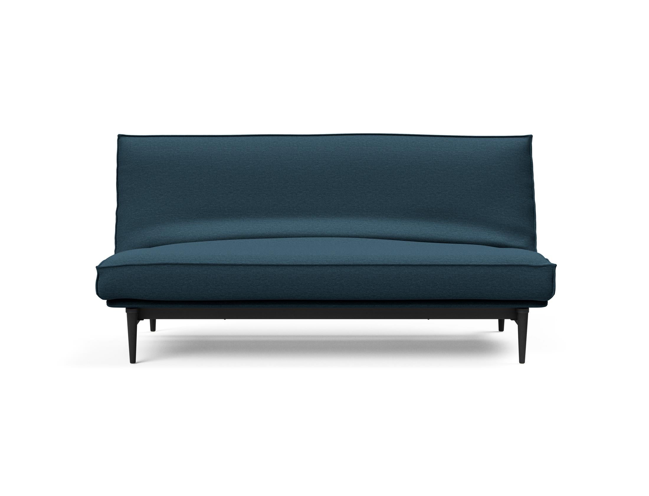 Modernes Colpus Bettsofa in schwarzer Eiche, perfekt für kompakte Wohnräume, vereint elegantes Design mit praktischer Schlafgelegenheit.