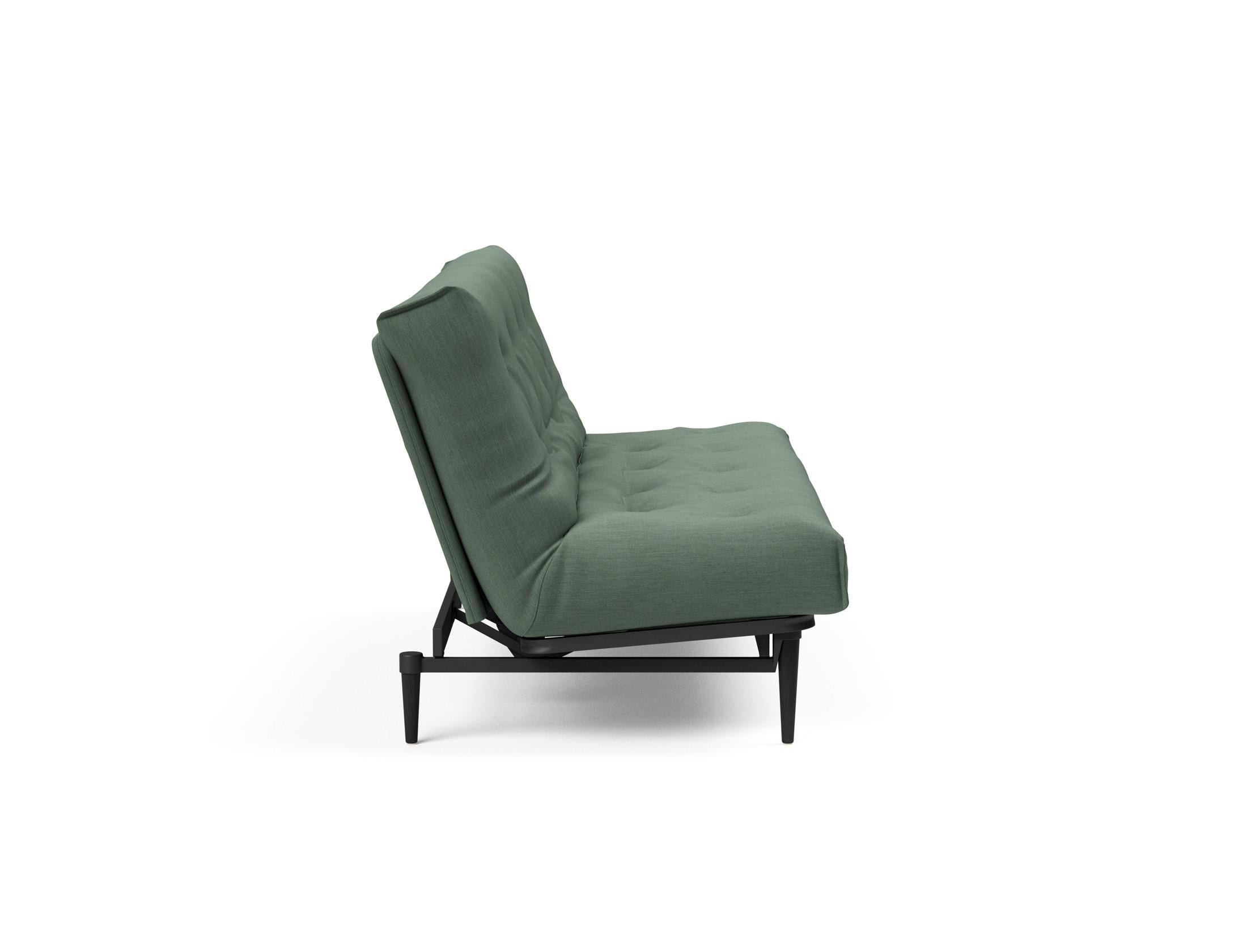 Erleben Sie das stilvolle Colpus Bettsofa 140 in Nordic Eiche schwarz von Innovation Living – ideal für gemütliche Nächte und elegantes Wohnen.