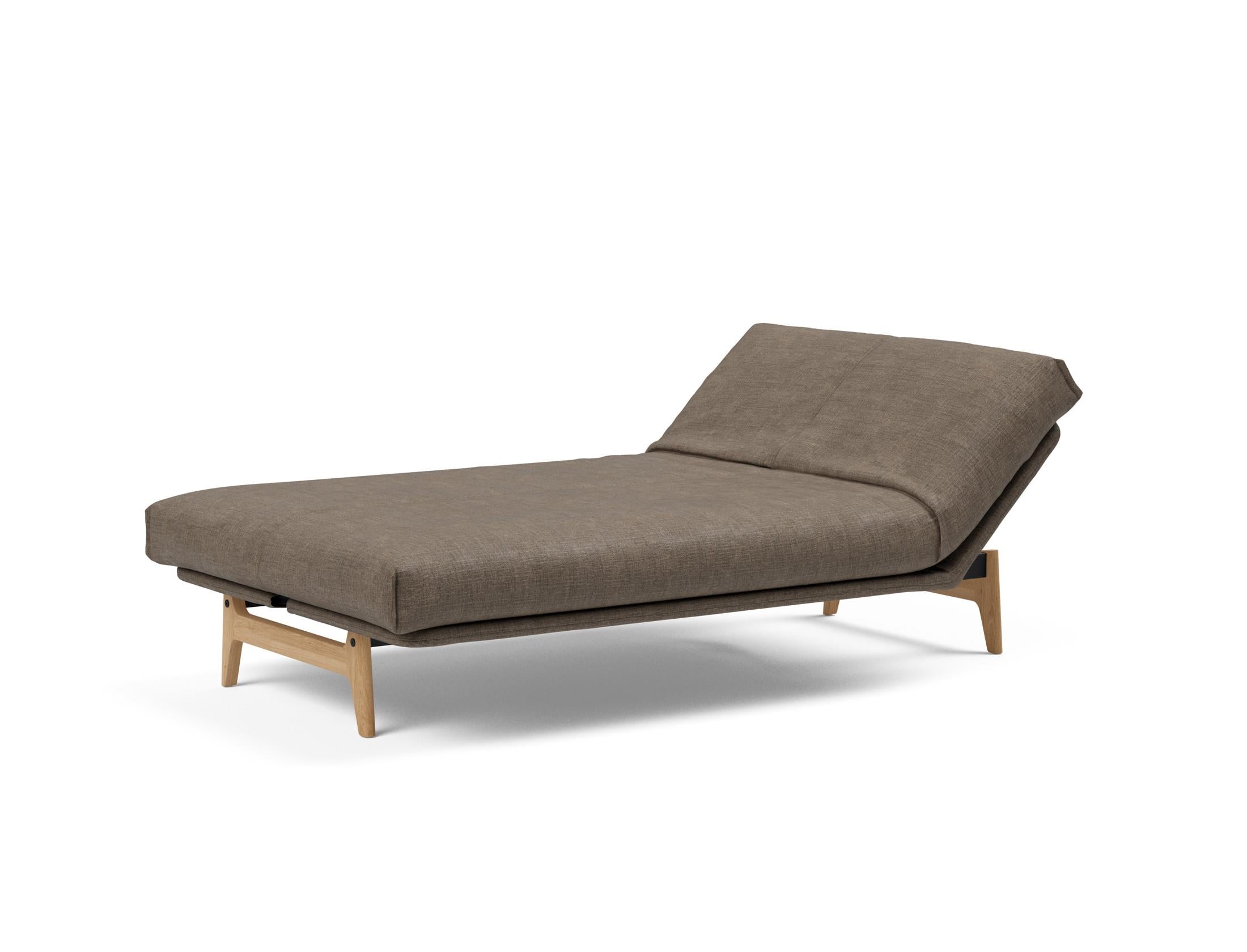 Entdecken Sie das Aslak 120 Bettsofa Nordic Cover: minimalistisches Design, außergewöhnlicher Komfort mit Soft Spring-Matratze und nachhaltiger Qualität.
