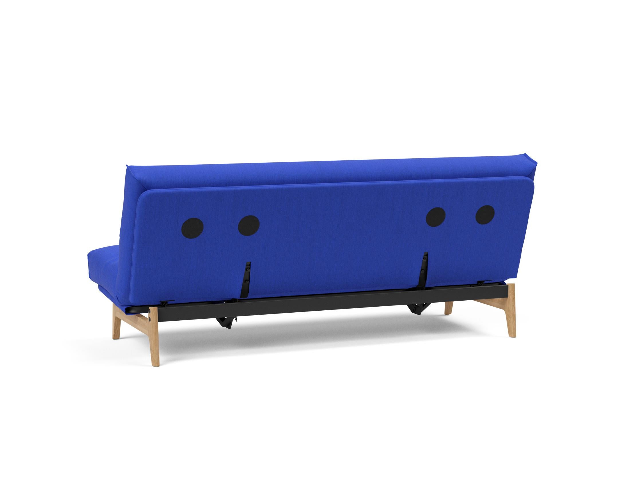 Entdecken Sie das Aslak 120 Bettsofa Nordic Cover: minimalistisches Design, außergewöhnlicher Komfort mit Soft Spring-Matratze und nachhaltiger Qualität.