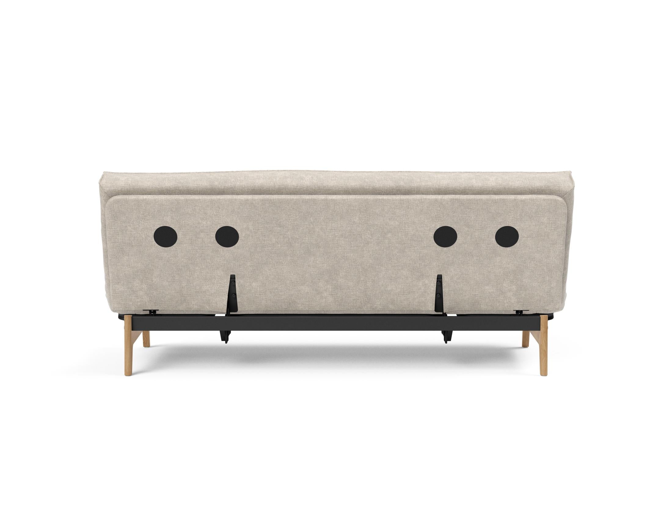 Erleben Sie das Aslak 120 Bettsofa mit stilvollem Sharp Plus Bezug und komfortablem Soft Spring – perfekt für entspannte Abende und modernes Interieur.