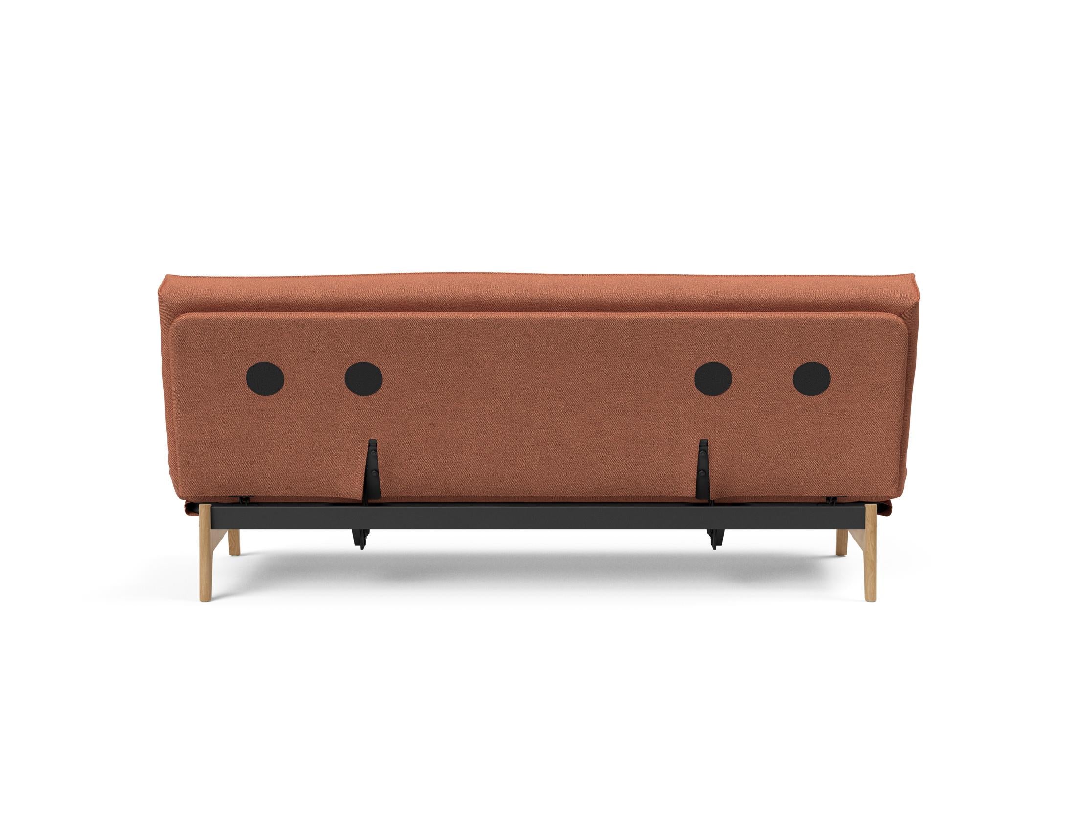 Entdecken Sie das Aslak 120 Bettsofa mit elegantem Sharp Plus Bezug und innovativem Soft Spring – ideal für gemütliche Nächte und modernes Wohndesign.