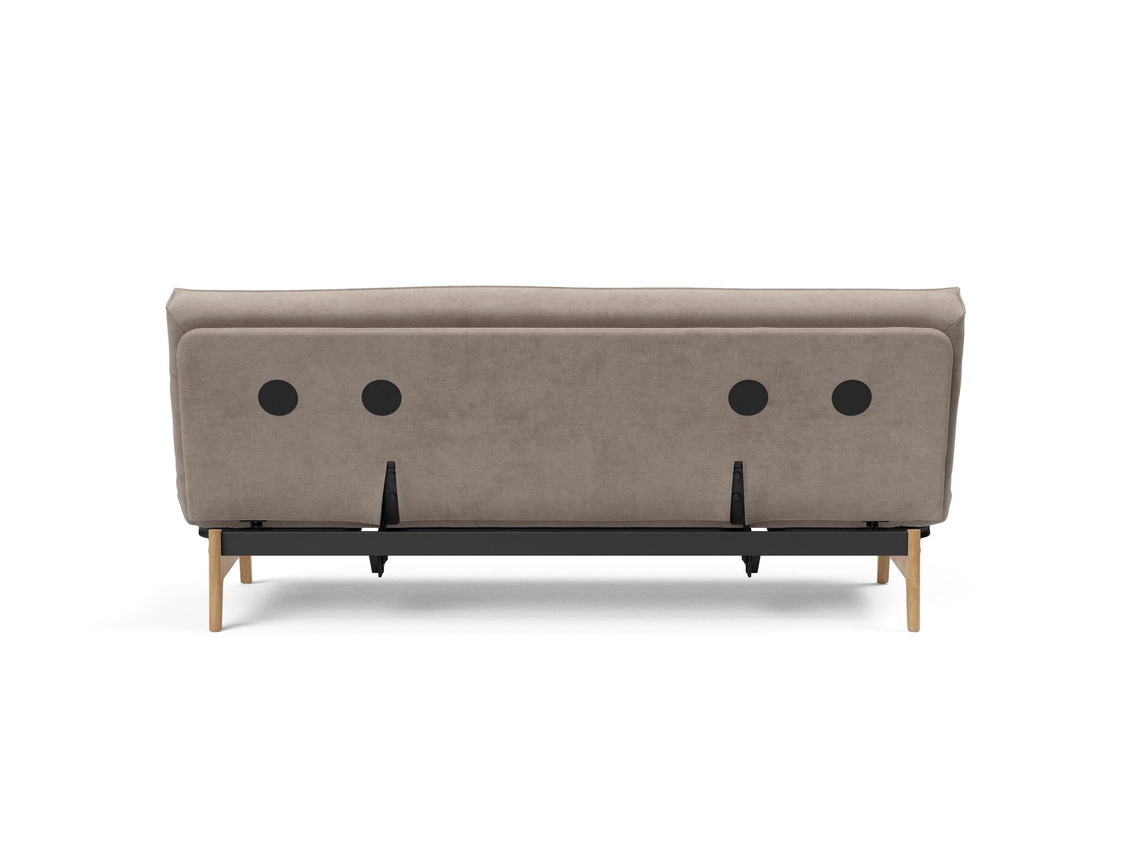 Entdecken Sie das Aslak 120 Bettsofa mit elegantem Sharp Plus Bezug und innovativem Soft Spring – ideal für stilvolle Wohnräume und gemütliche Nächte.