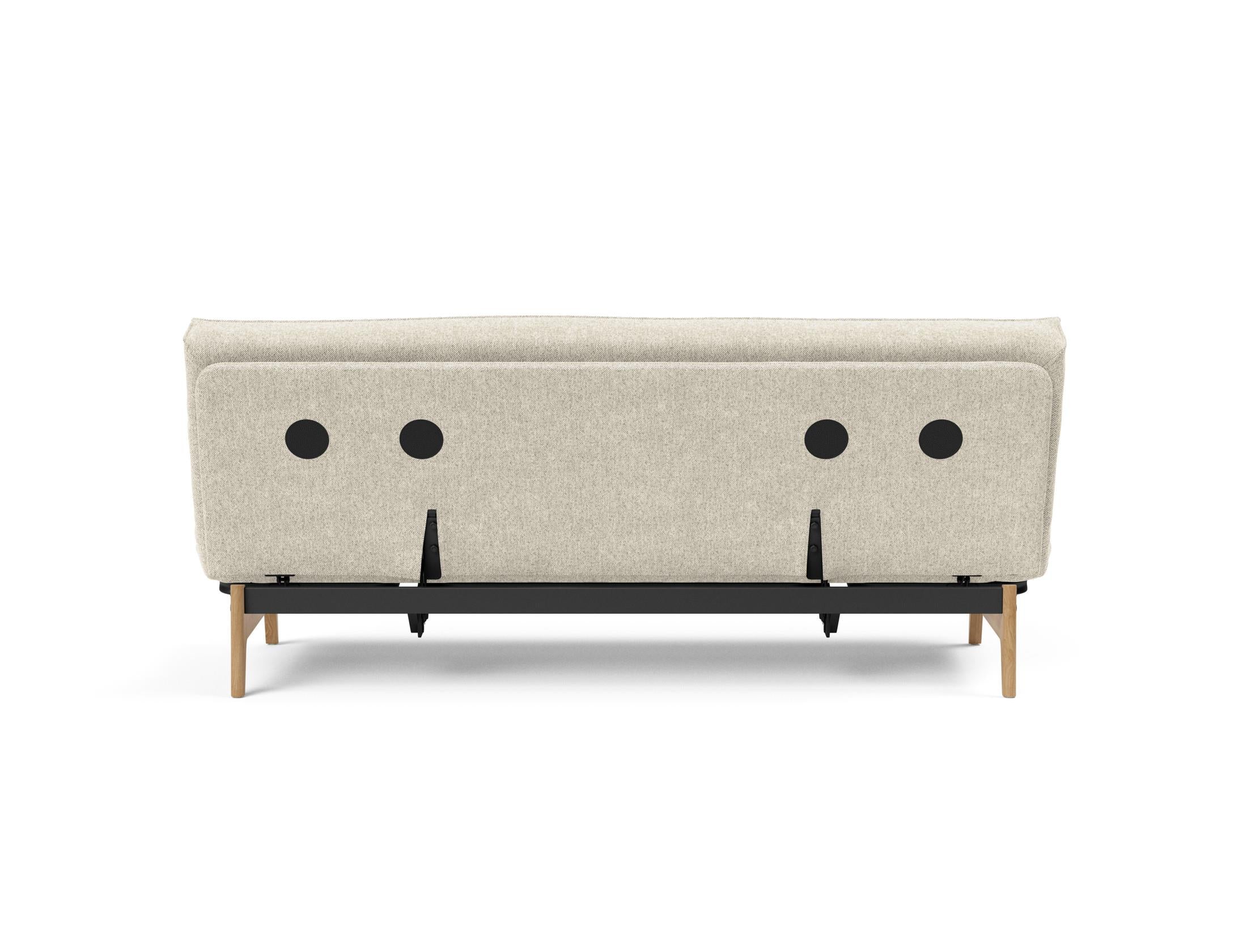 Entdecken Sie das Aslak 120 Bettsofa mit elegantem Sharp Plus Bezug und innovativem Soft Spring – ideal für gemütliche Nächte und modernes Wohndesign.
