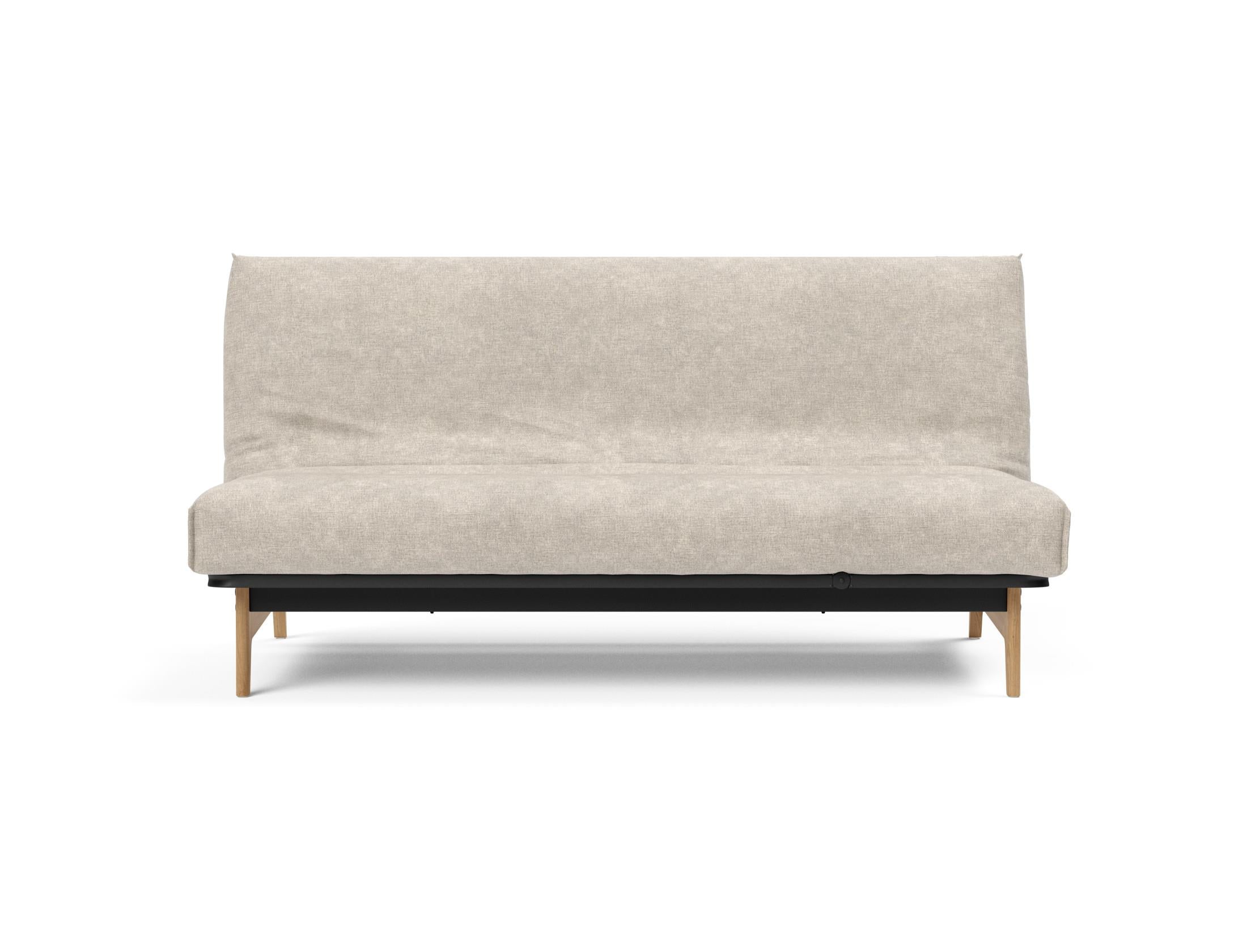 Erleben Sie das Aslak 140 Bettsofa von Innovation Living – modernes skandinavisches Design vereint mit optimalem Schlafkomfort und flexibler Nutzung.