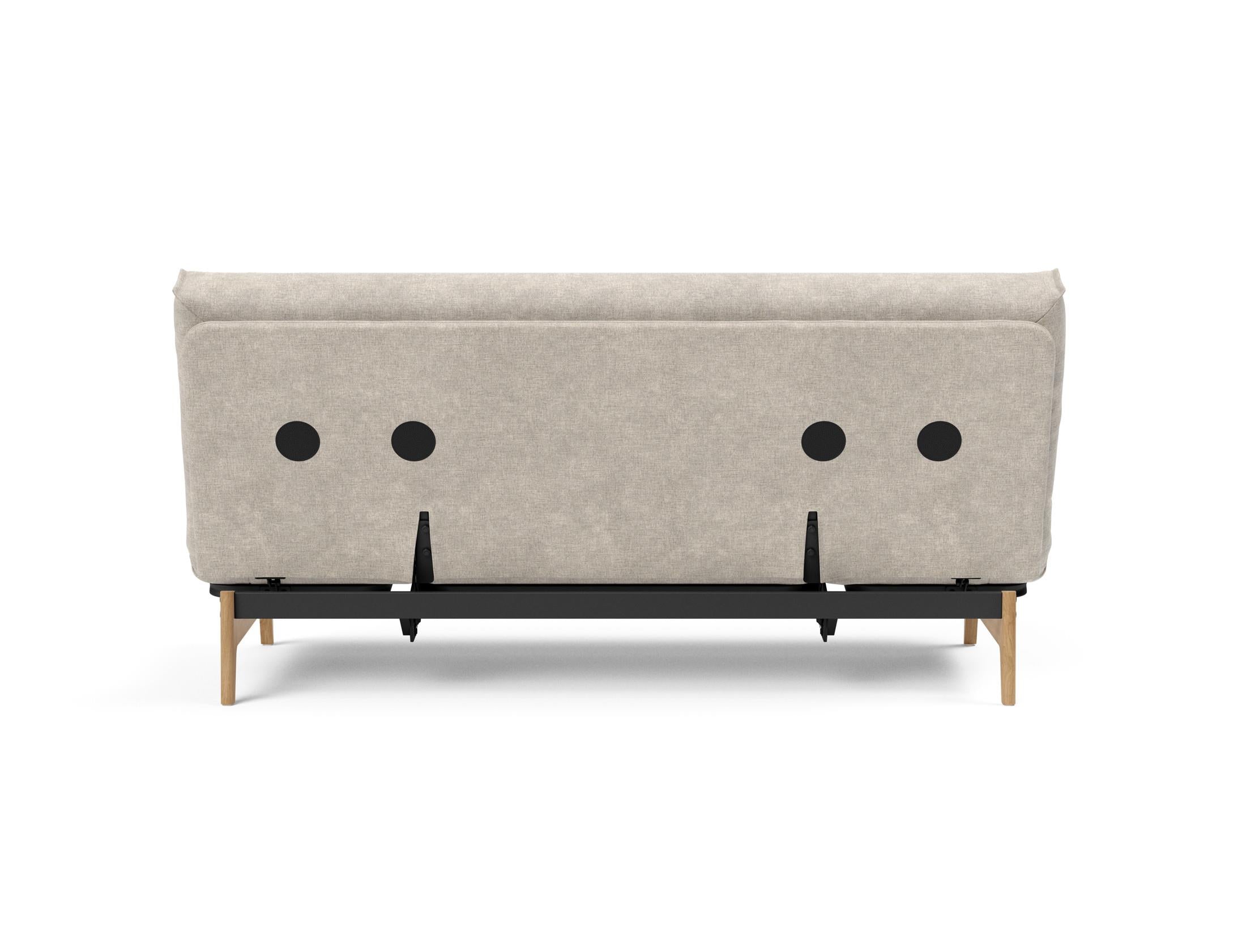 Entdecken Sie das Aslak 140 Bettsofa von Innovation Living – stilvolles skandinavisches Design trifft auf vielseitige Funktionalität und hohen Schlafkomfort.