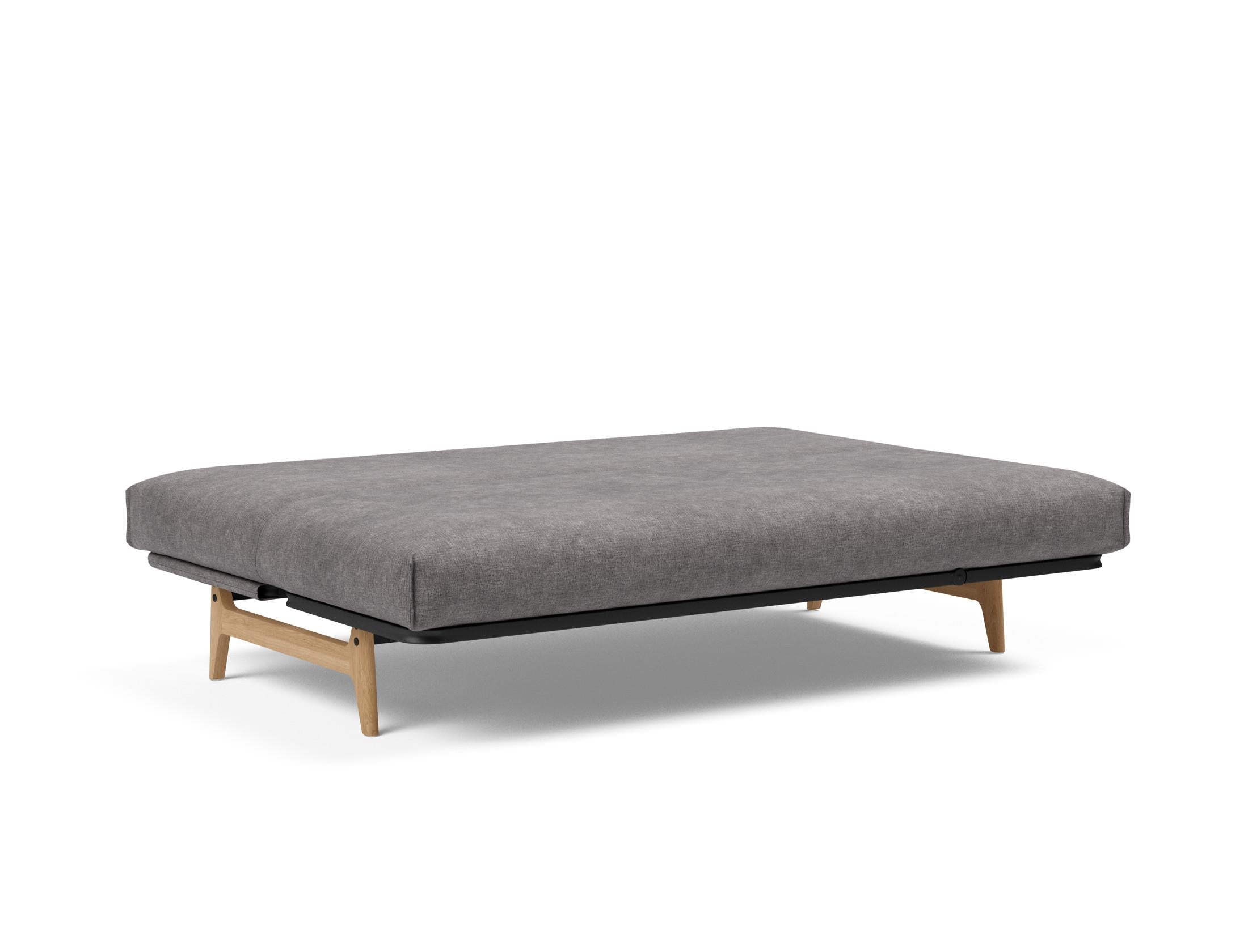 Entdecken Sie das Aslak 140 Bettsofa Nordic Cover: skandinavische Eleganz, vielseitige Matratzenoptionen und langlebige Materialien für höchsten Komfort.