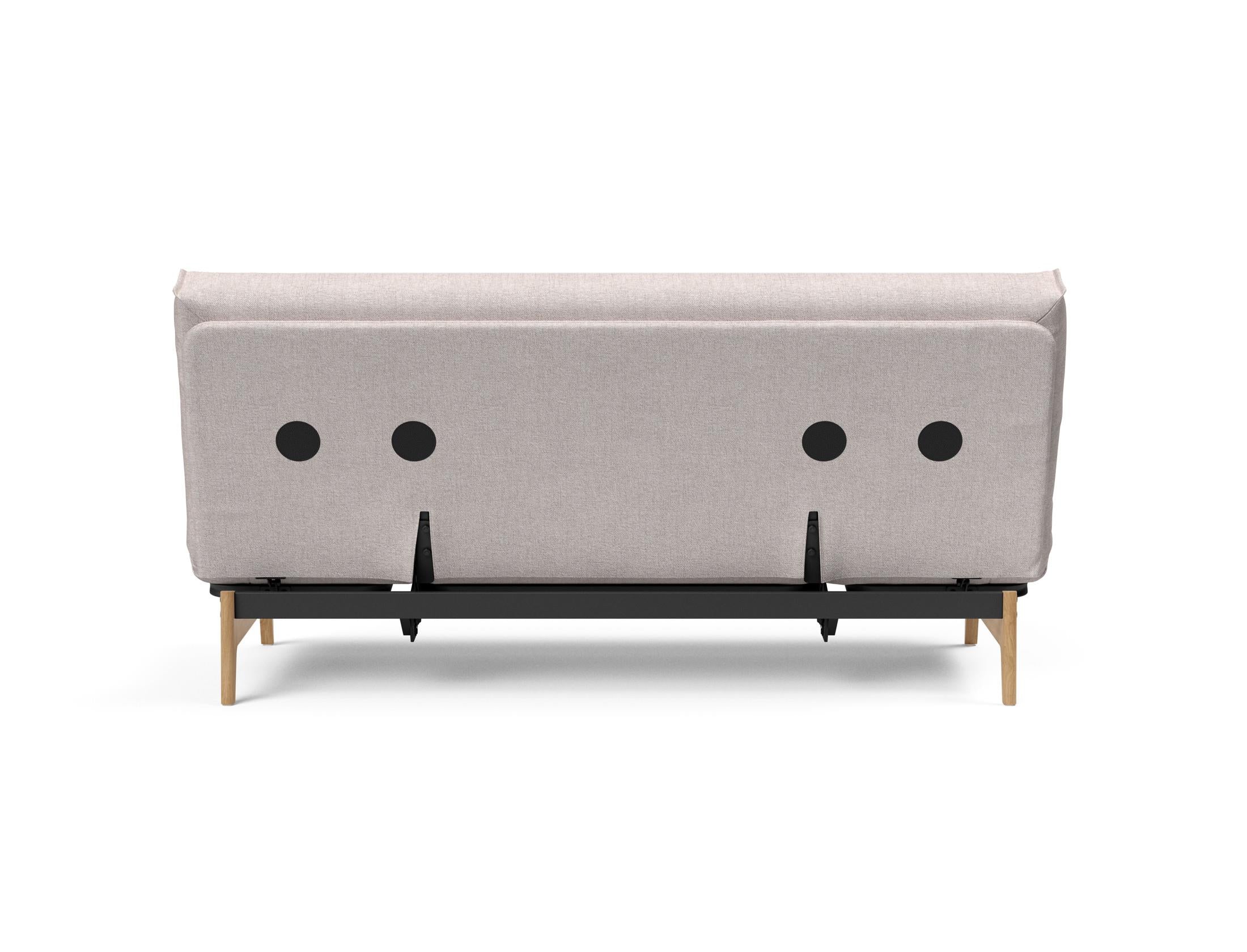 Entdecken Sie das Aslak 140 Bettsofa von Innovation Living – stilvolles skandinavisches Design trifft auf vielseitige Funktionalität und hohen Schlafkomfort.