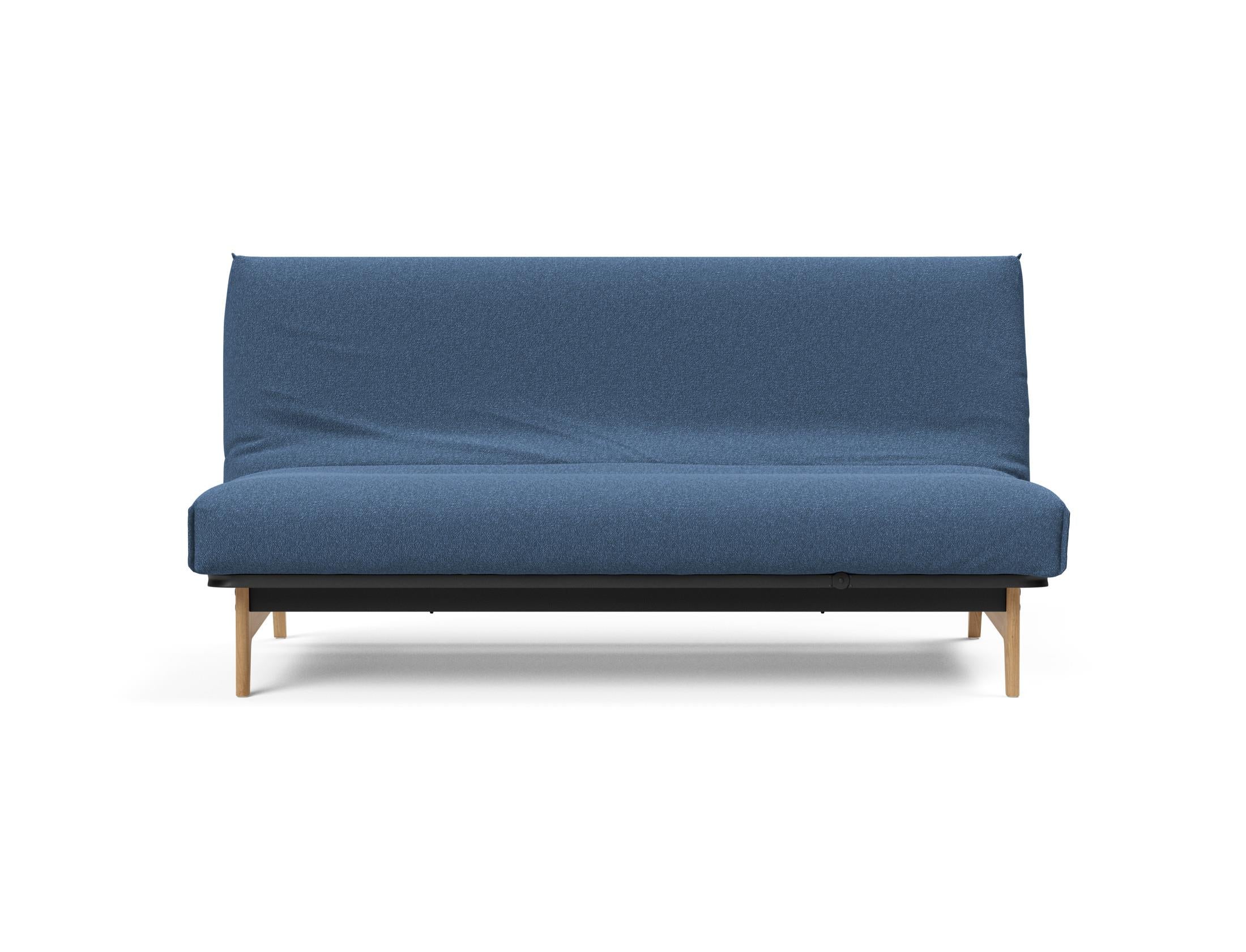 Erleben Sie das Aslak 140 Bettsofa von Innovation Living – modernes skandinavisches Design vereint mit optimalem Schlafkomfort und flexibler Nutzung.