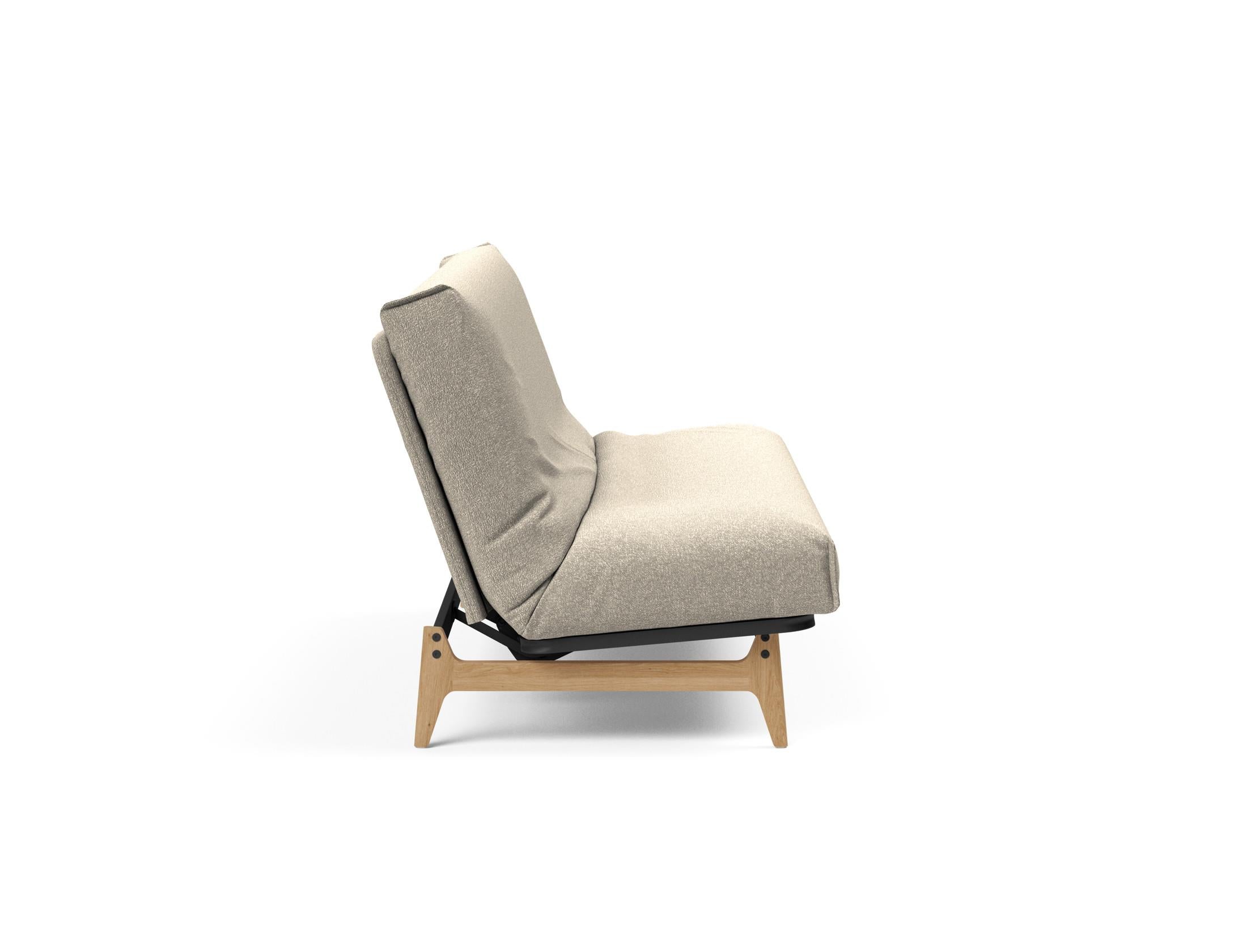 Erleben Sie das Aslak 140 Bettsofa von Innovation Living – modernes skandinavisches Design vereint mit optimalem Schlafkomfort und flexibler Nutzung.